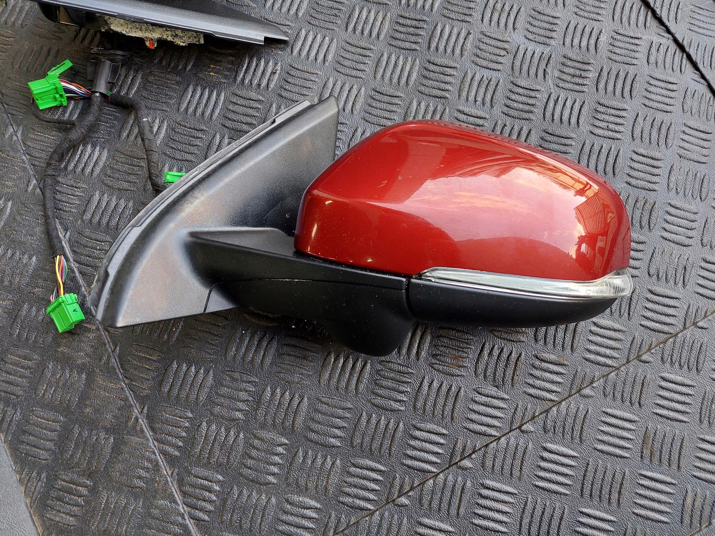 LUSTERKO BLIS LEWE 16+2 PIN VOLVO S60 II V60 702 Producent części Volvo OE