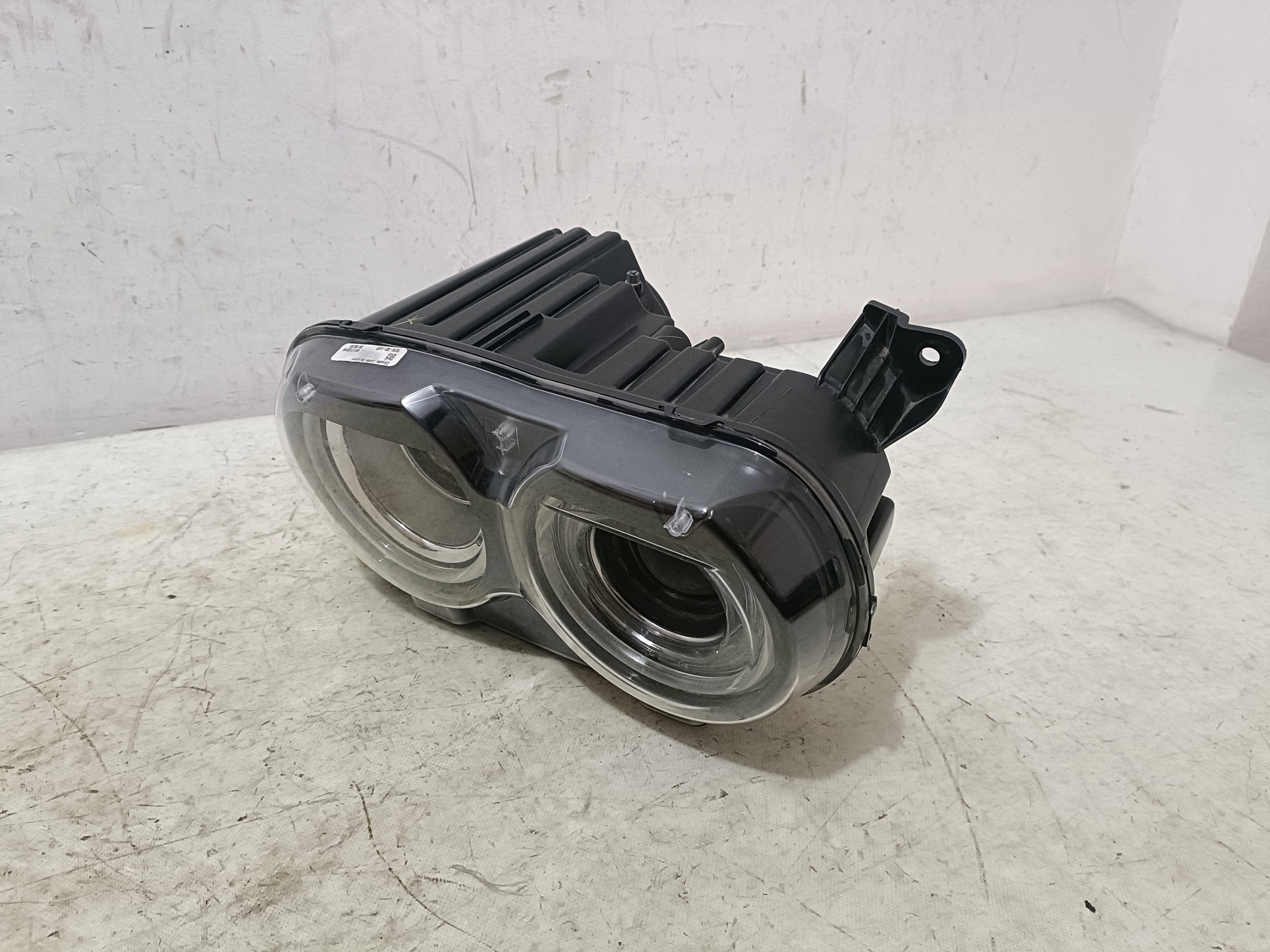 DODGE CHALLENGER 2019 REFLEKTOR light KSENON front right 68174066AC