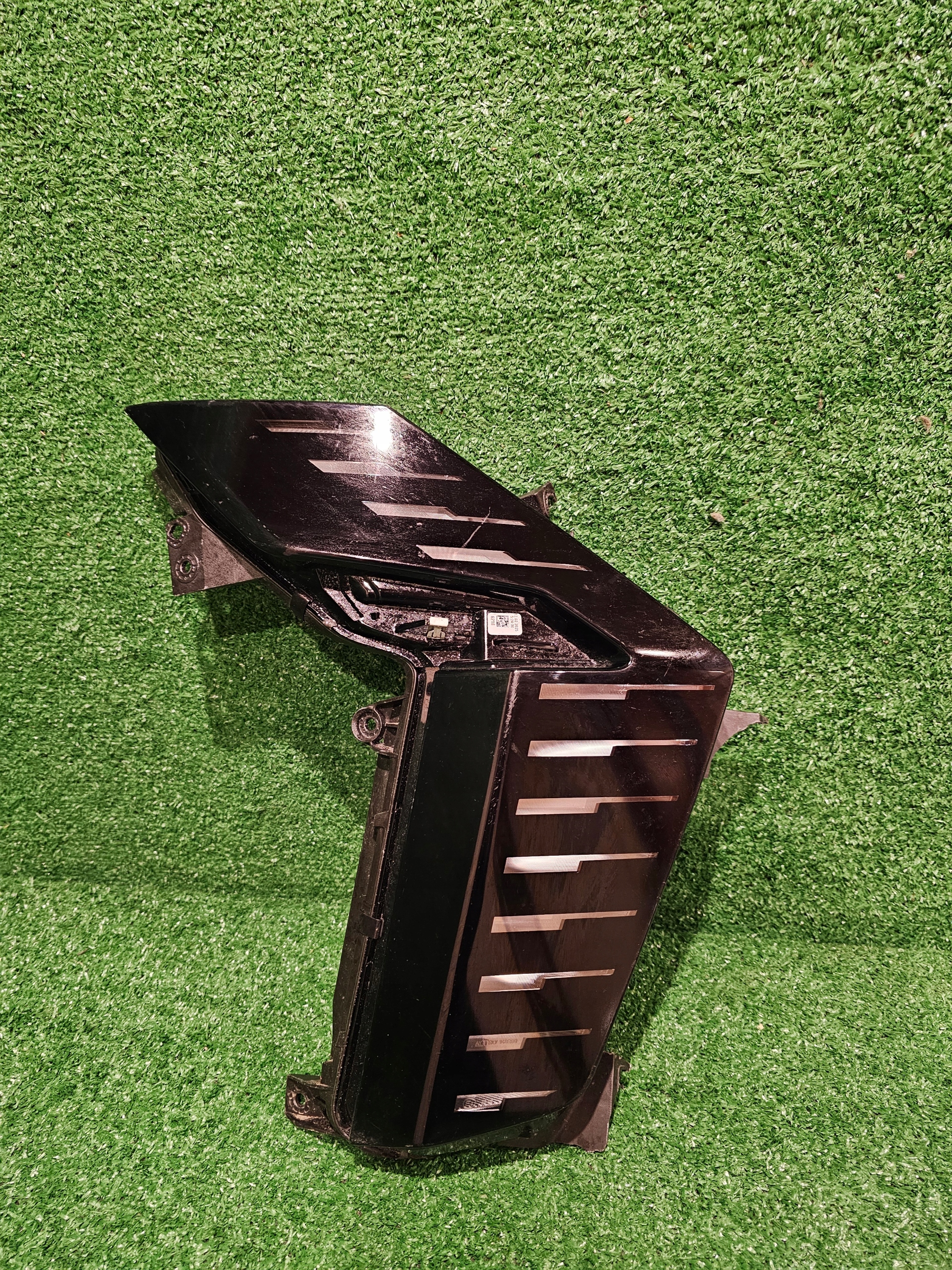 RENAULT CLIO V 5 LIFT HALOGEN PRAWY LED LAMPA DRL 266002703R