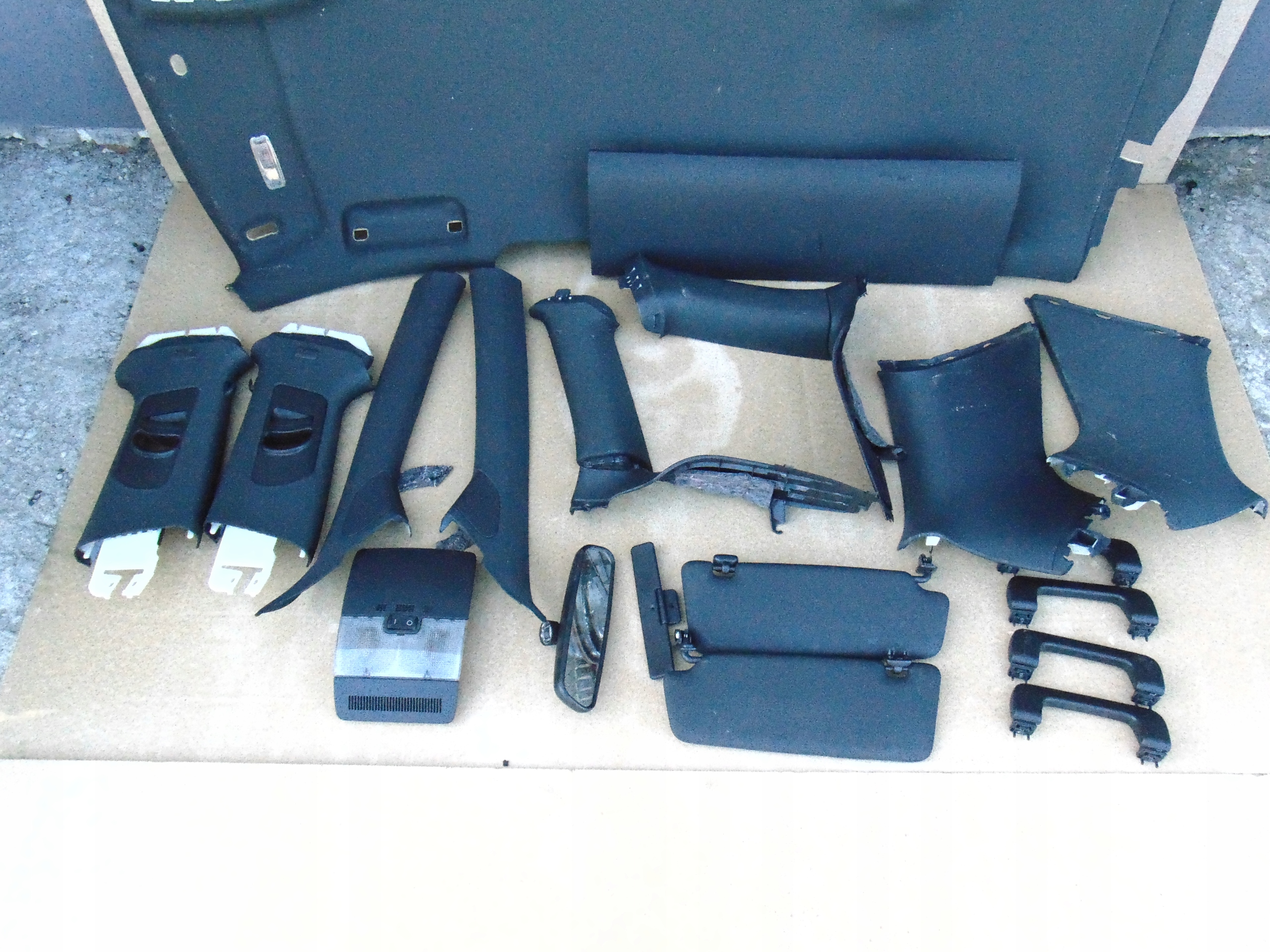 CZARNA PODSUFITKA AUDI A3 8P LIFT 5D SB S-LINE Numer katalogowy części CZARNA PODSUFITKA AUDI A3 8P LIFT 5D SB S-LINE