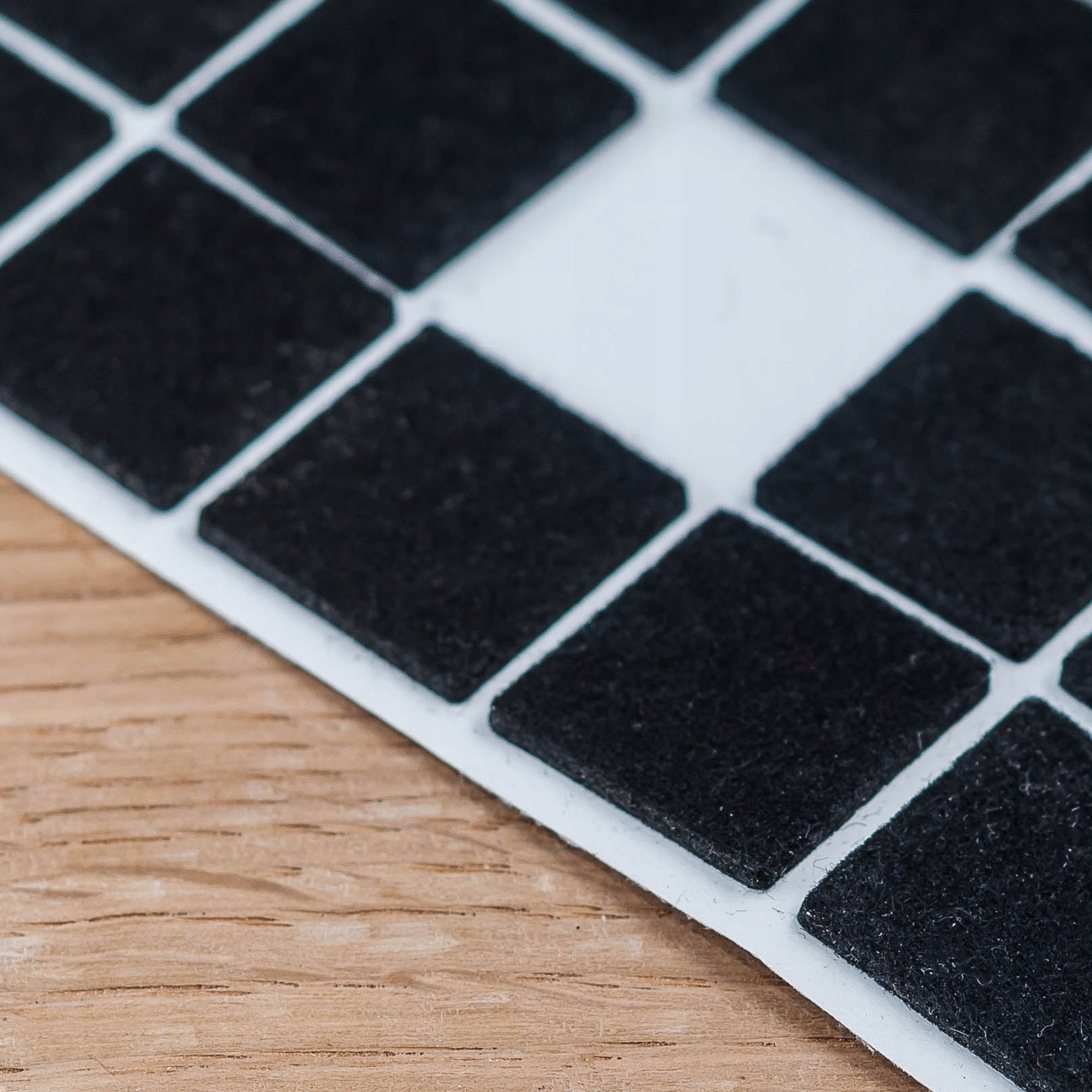 24x PODKŁADKI FILCOWE POD MEBLE KRZESŁA SAMOPRZYLEPNE ZESTAW GRUBE Marka Kadax