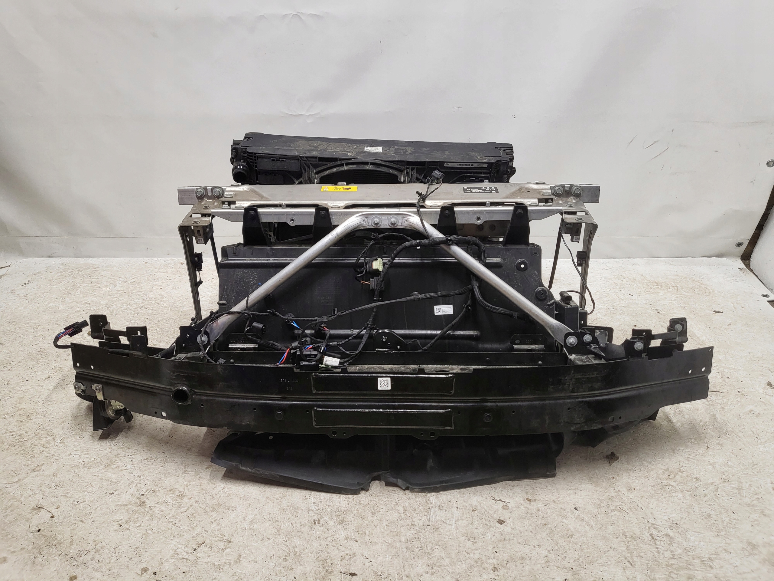 BMW IX I20 PAS PRZEDNI WZMOCNIENIE CHŁODNICE BELKA