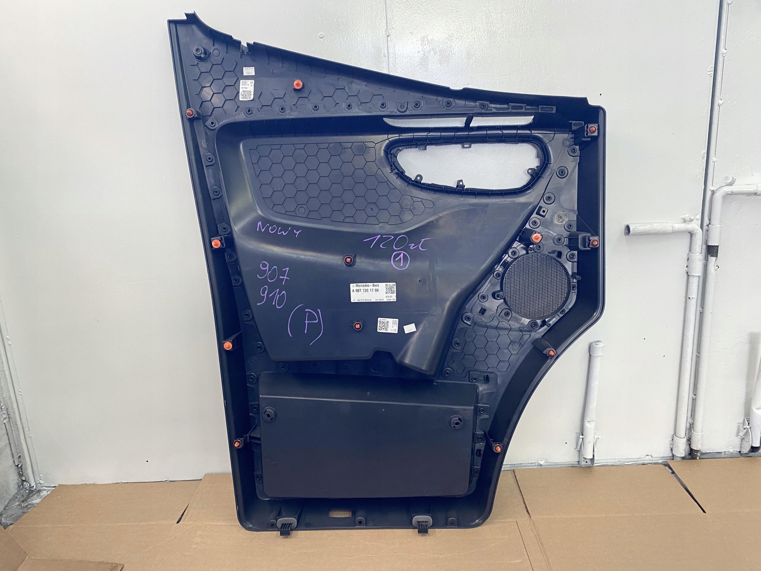SPRINTER W907 W910 17- side door front right front right new