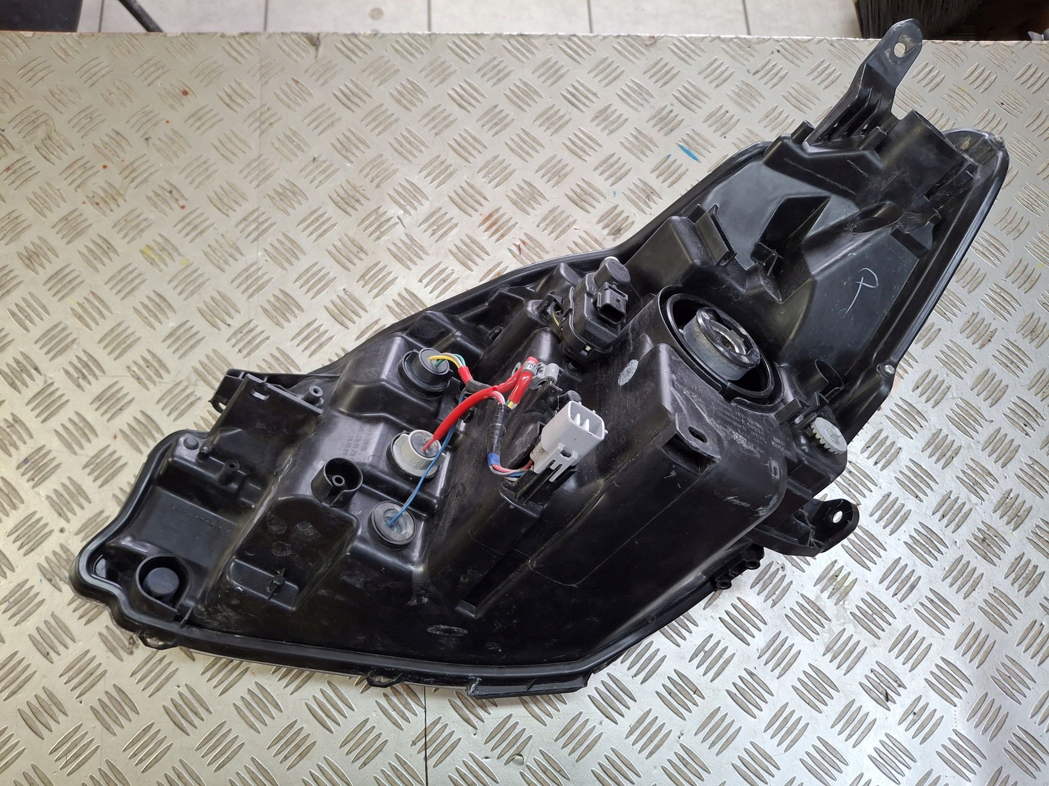 light right front lens TOYOTA YARIS III LIFT 2014R->