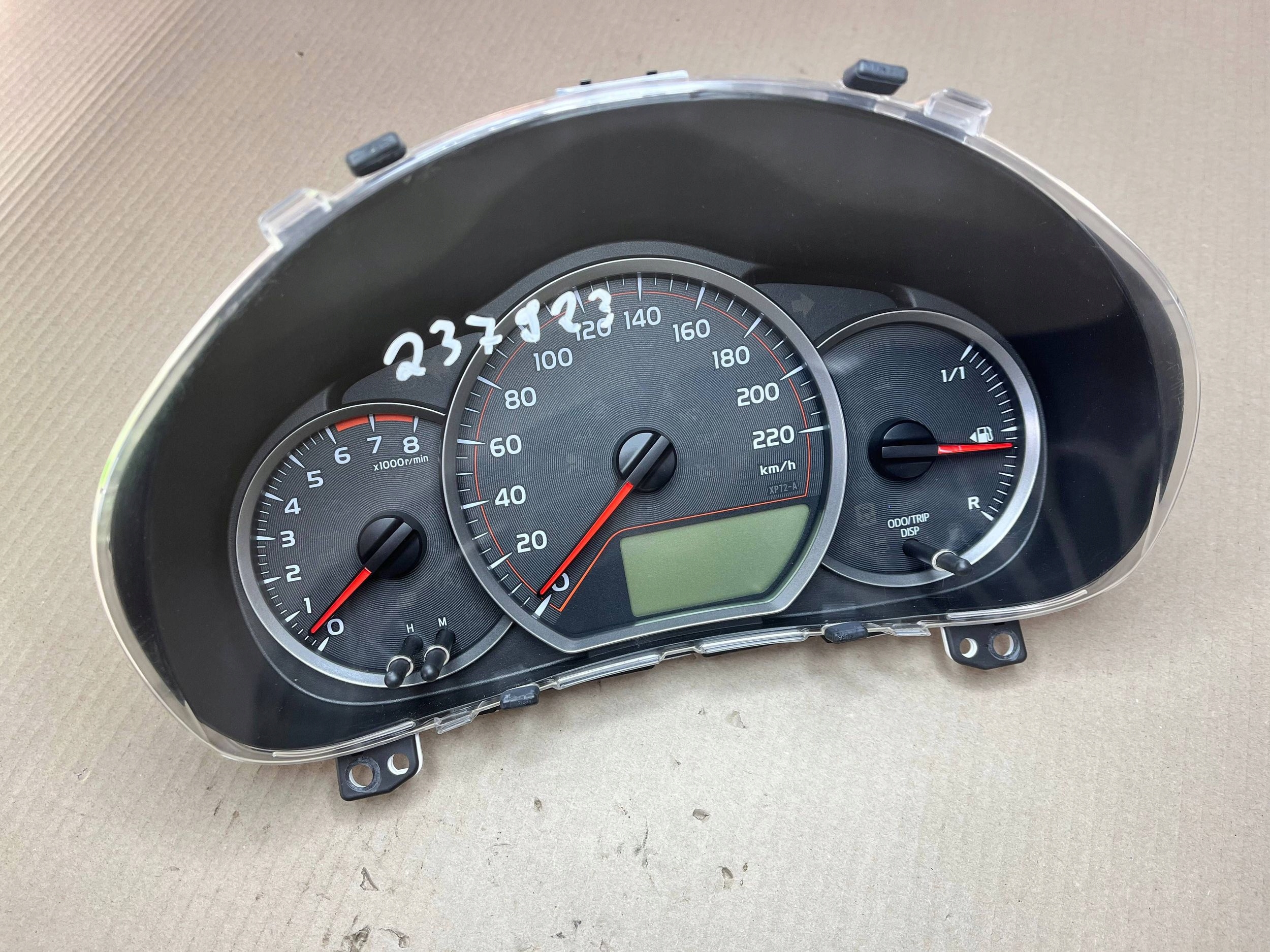 dials Toyota Yaris 838000dq80 !A