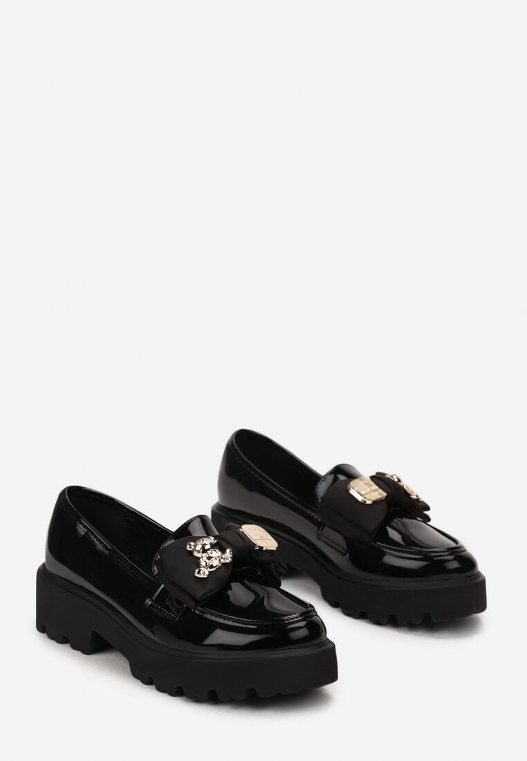 CZARNE LAKIEROWANE MOKASYNY LOAFERSY Z KOKARDĄ I MISIEM 36 Model loafersy
