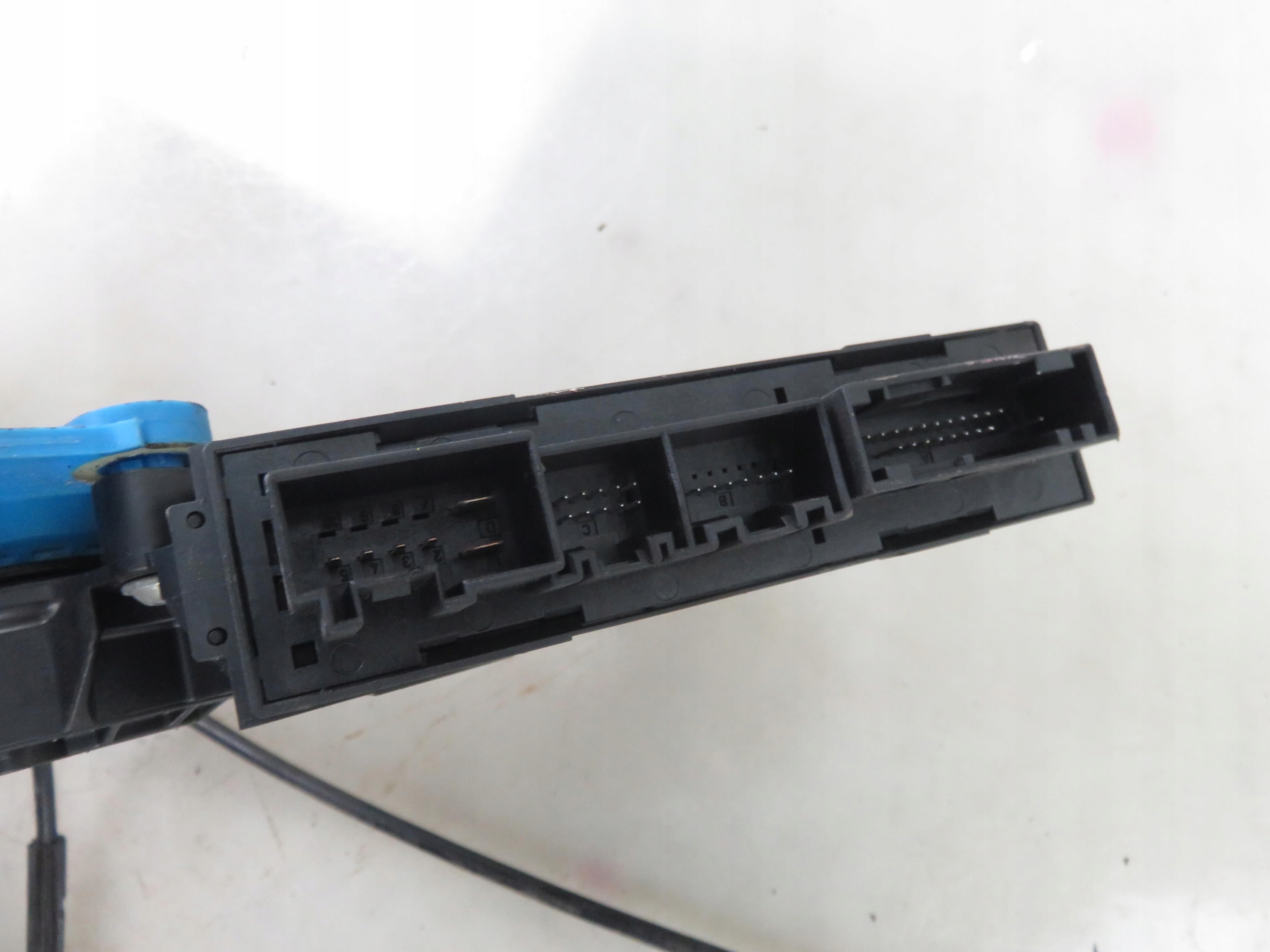 PODNOŚNIK SZYBY LEWY PRZEDNI AUDI A4 B7 8E1959801H 5WK49197CBF Numer katalogowy części 8E1959801H