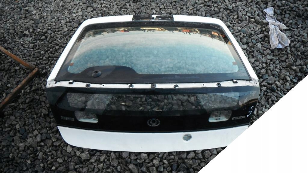 MAZDA 323C 1.5 97r KLAPA TYLNA Z SZYBAMI