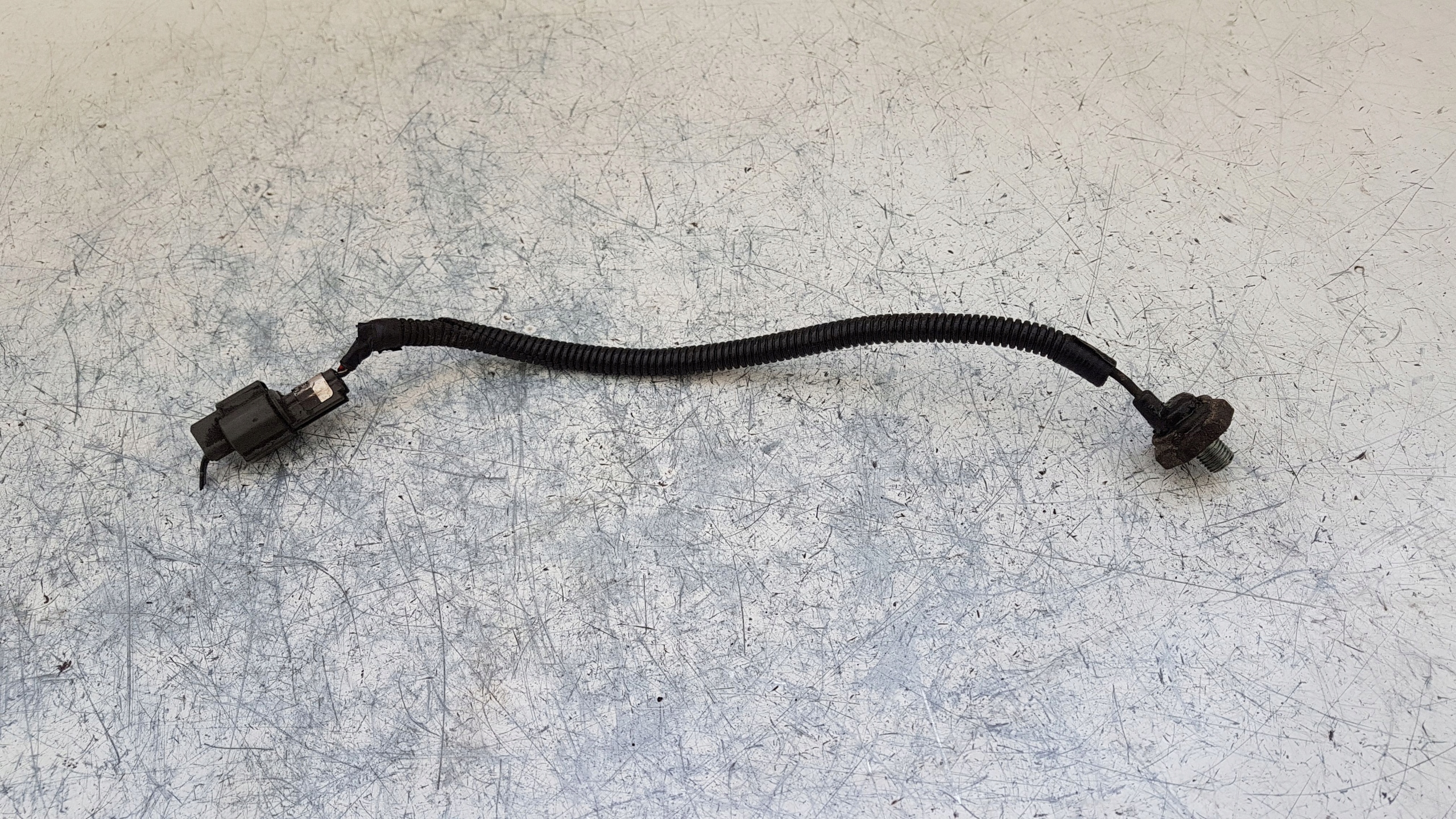 CZUJNIK CIŚNIENIA OLEJU MITSUBISHI CARISMA 1.8 97R