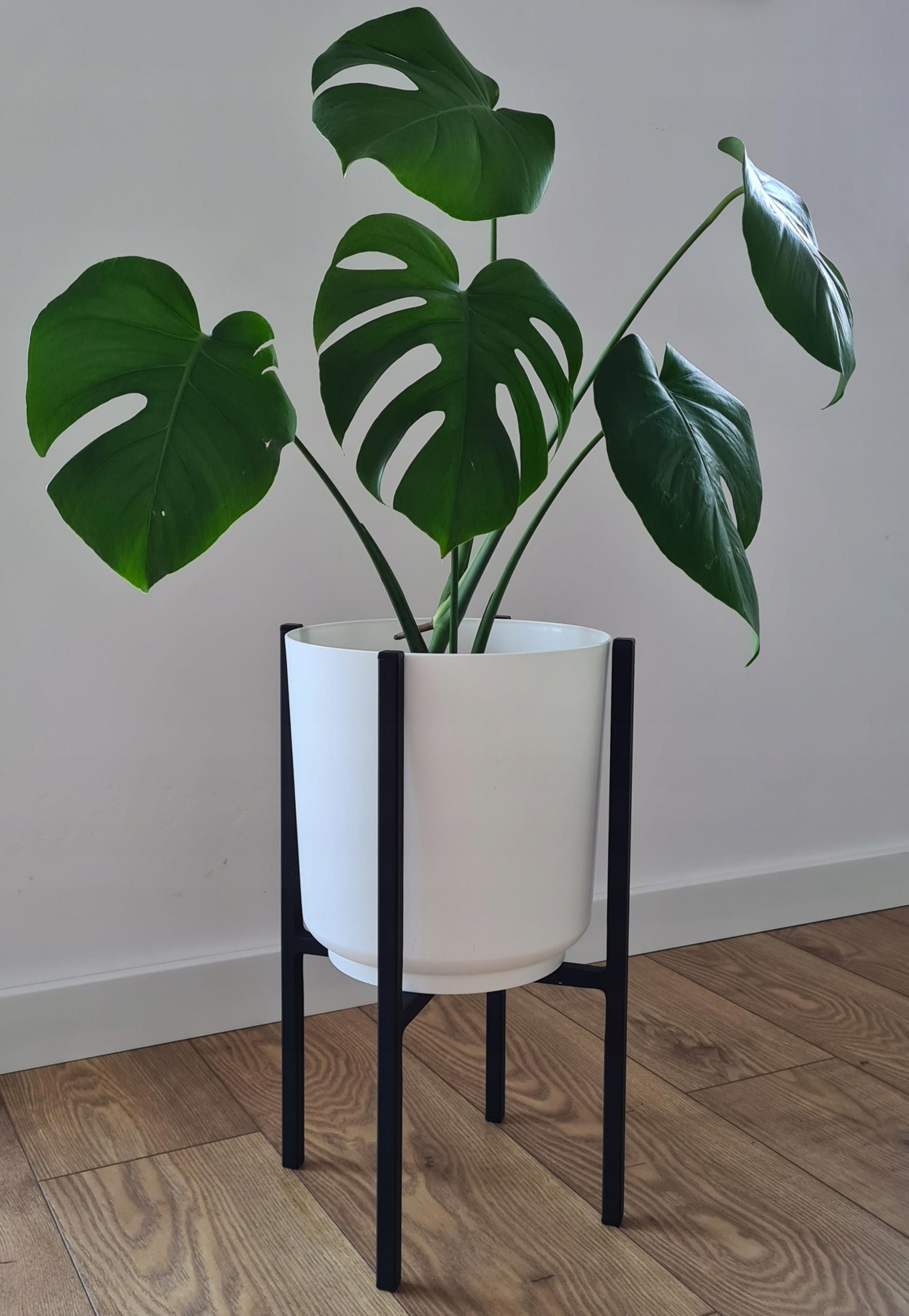 KWIETNIK STOJAK Z OSŁONKĄ DONICĄ NOWOCZESNY LOFT SOLIDNY 4 NOGI Kolor biały czarny