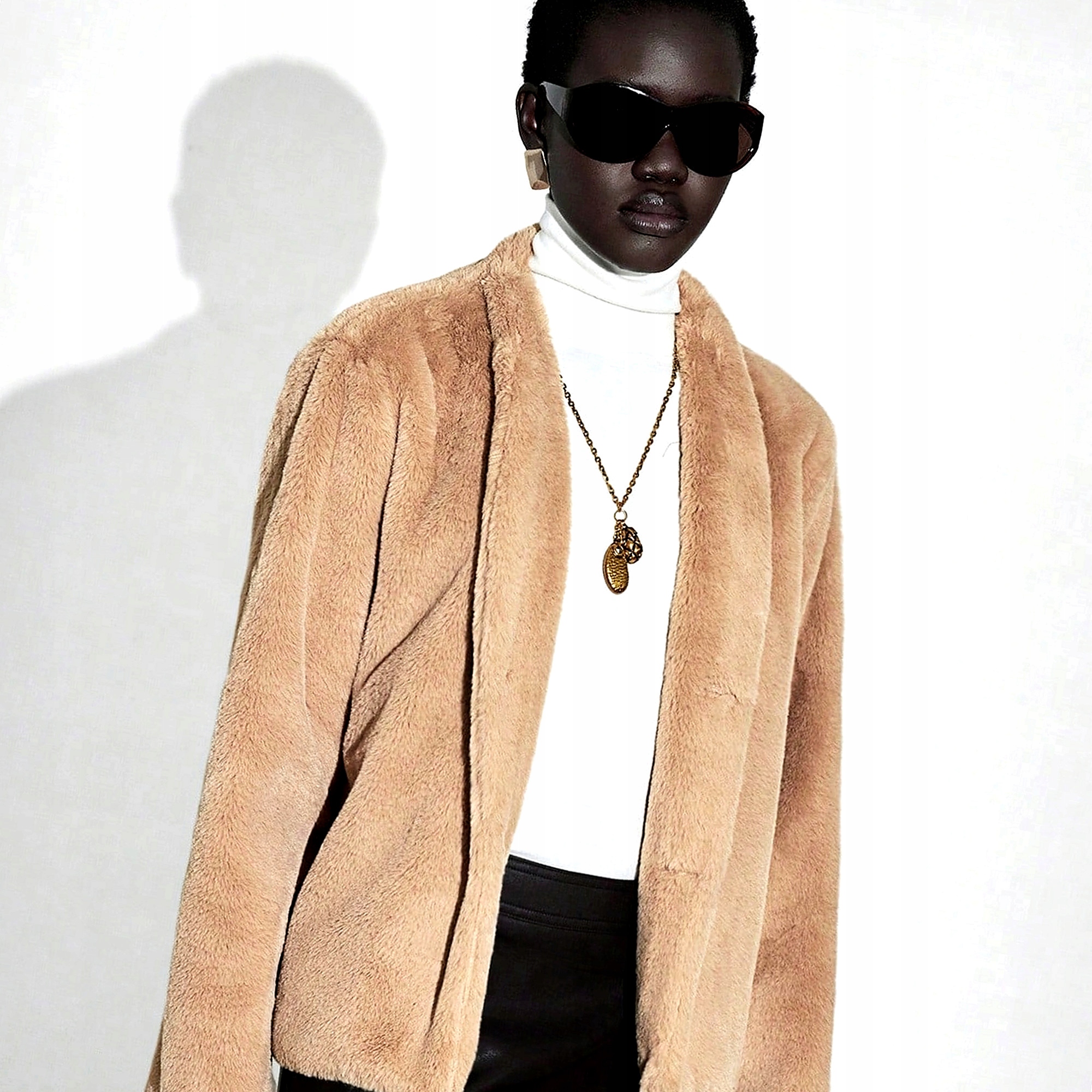 Futerko Szykowne Stylowe Damskie Piaskowe Swobodne M 38