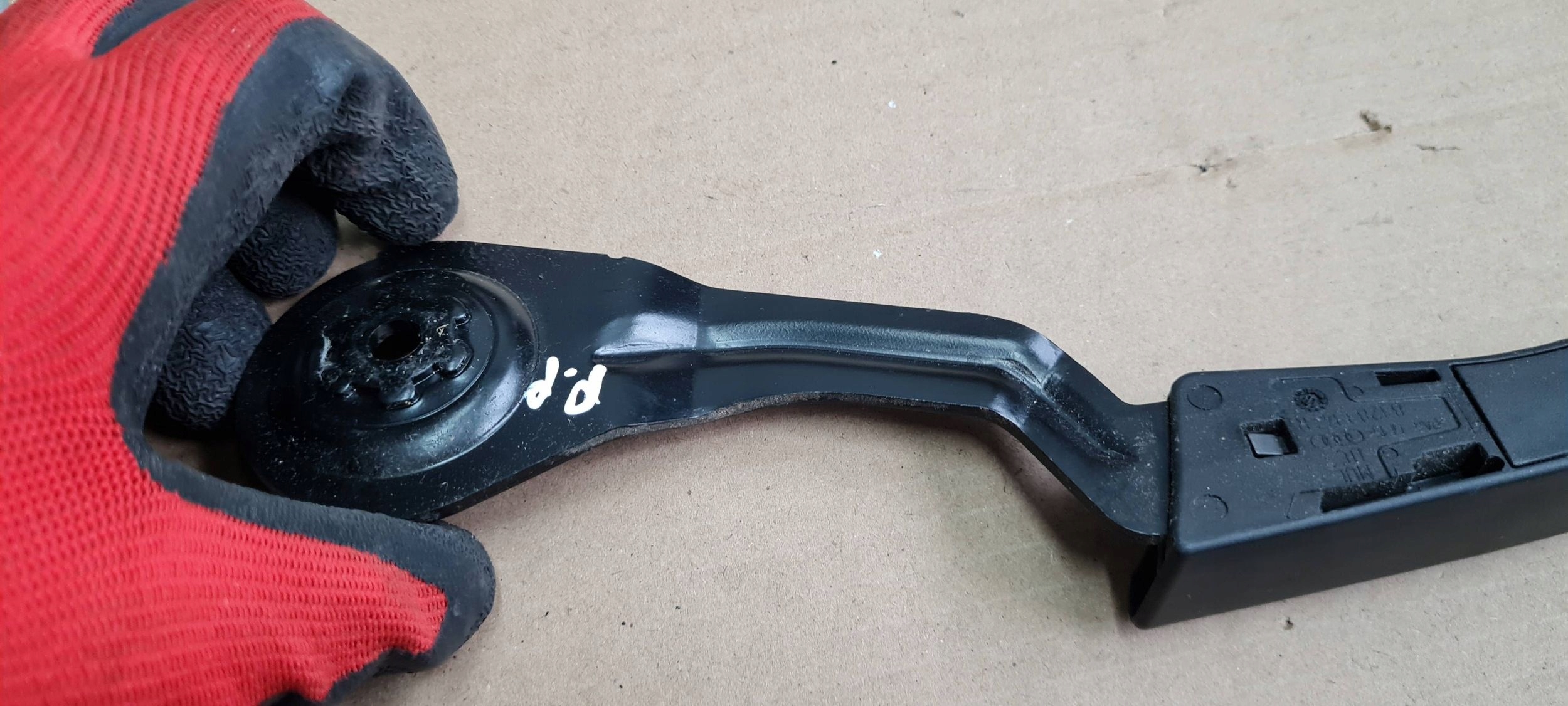 A6 C6 LIFT handle DZWIGNI bracket seat right front right 8328336L A4 B6 B7