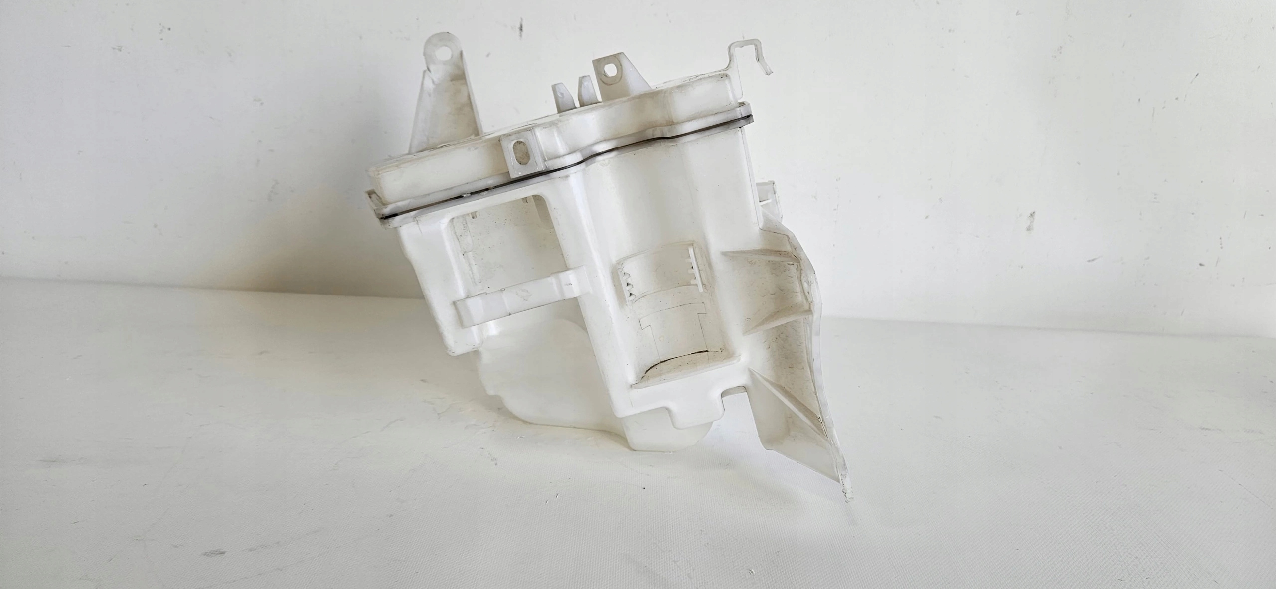 washer fluid tank TOYOTA VERSO 12-18 ORYG