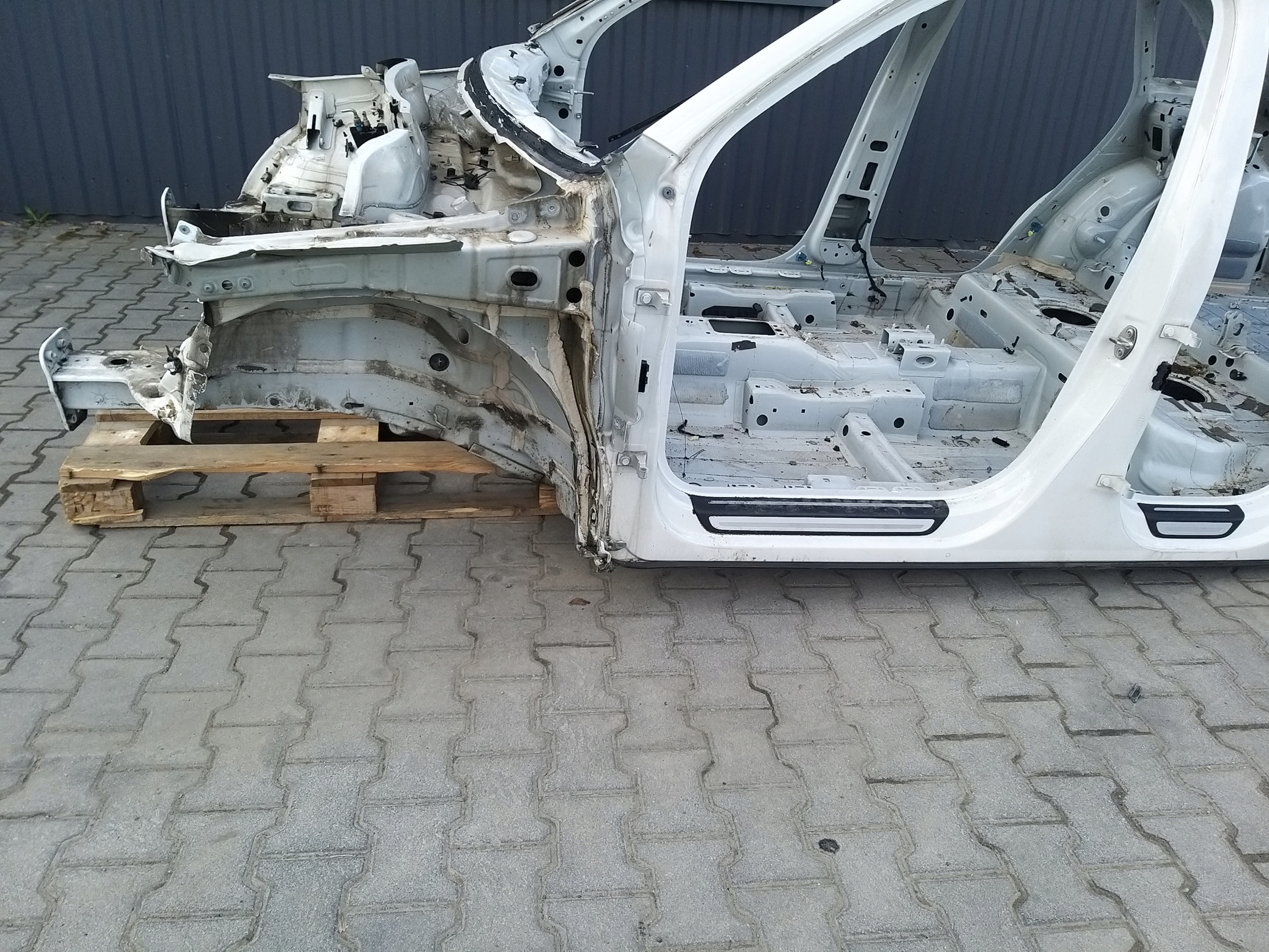 AUDI Q3 8U 11r-18r threshold quarter left front pillar A+B LB9A