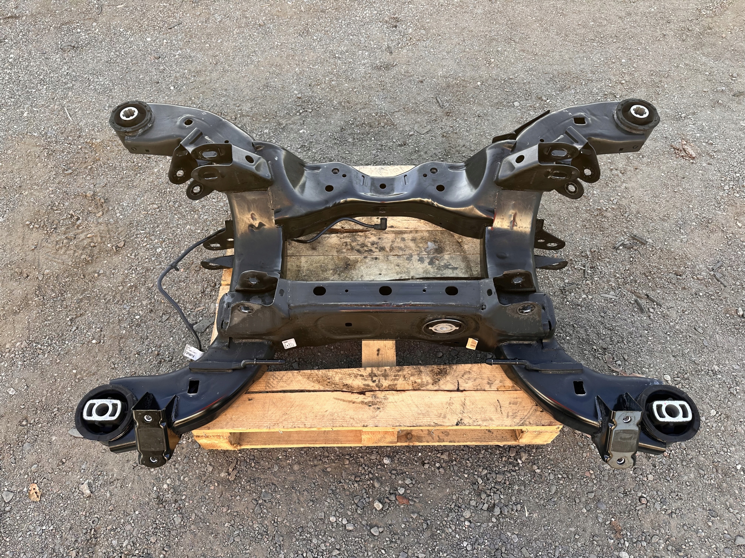 axle beam subframe sider rear part rear. Ford Explorer 2.3 2020+