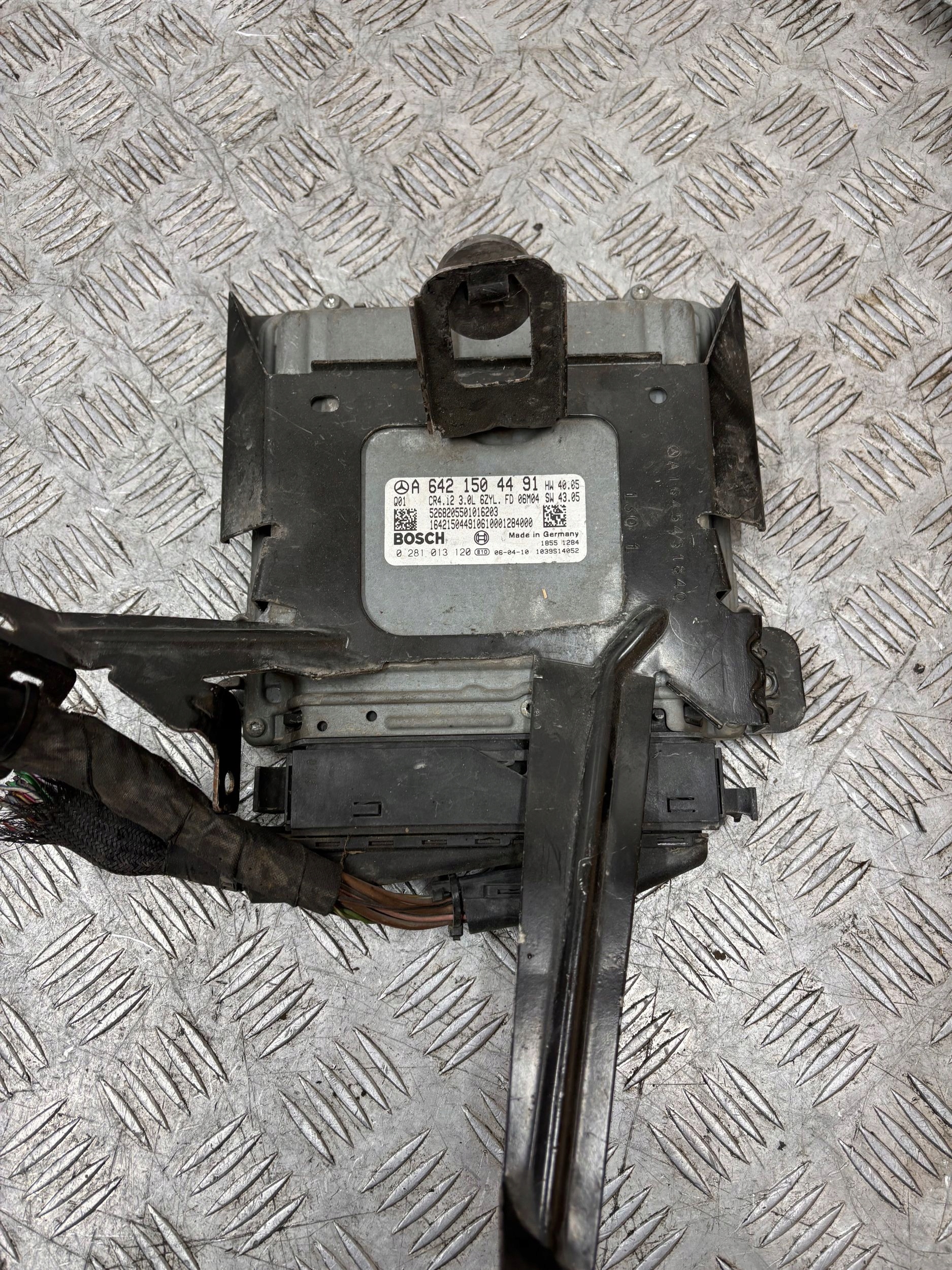 control unit of the engine computer A6421504491 3.0 CDI MERCEDES W164