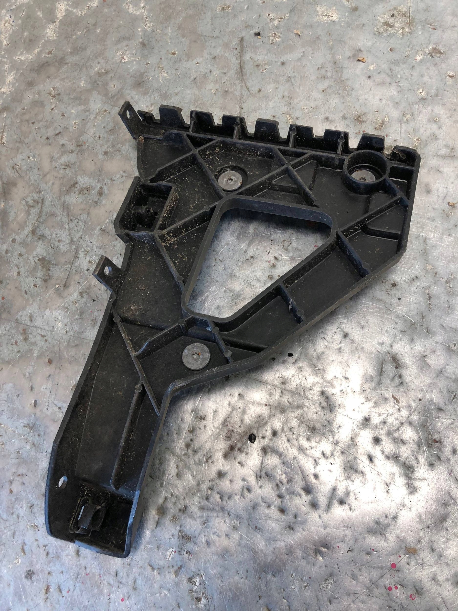 bumper bracket right front AUDI A6 C6 4F0807228