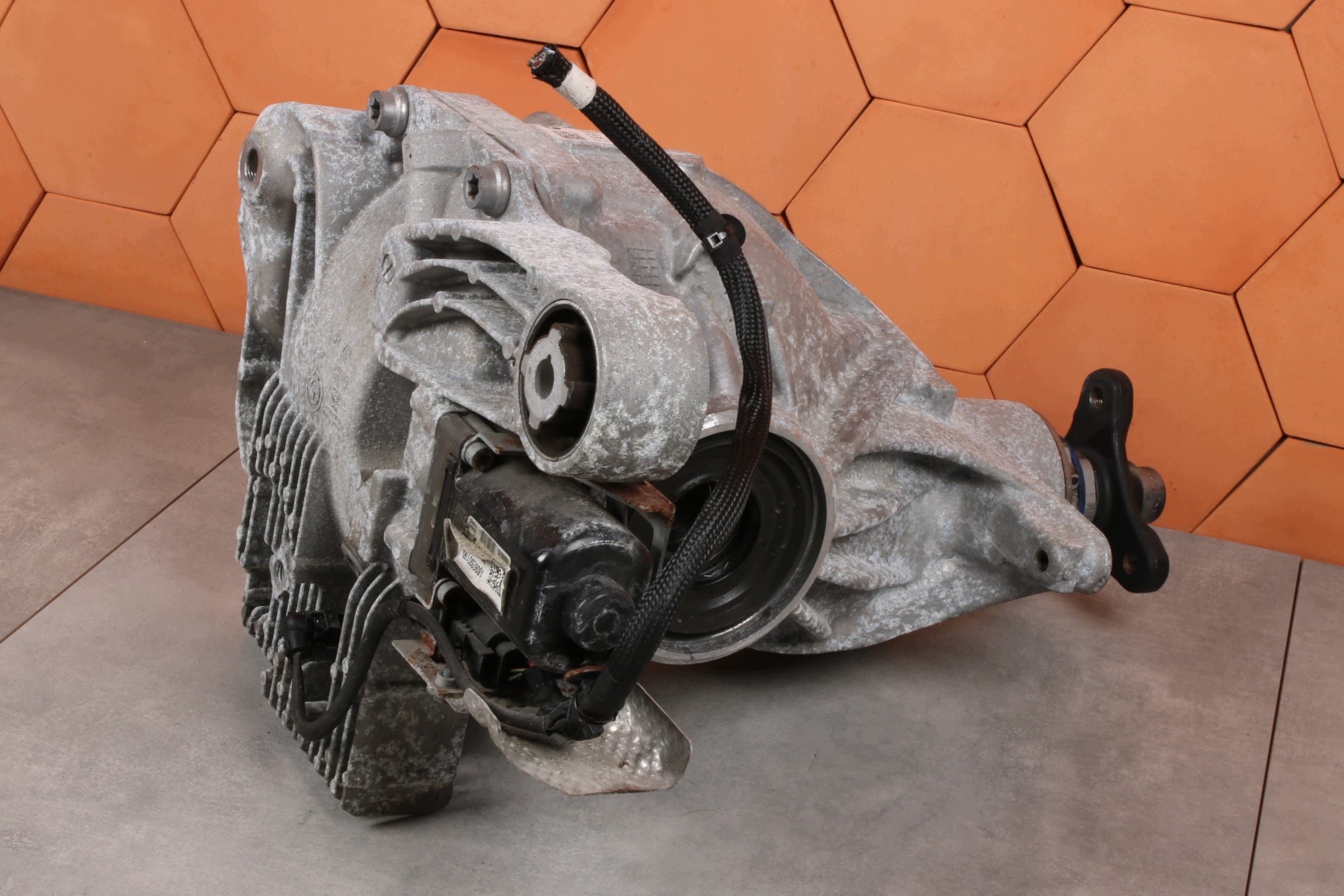 BMW G14 G15 G16 M850iX G30 M550iX differenciál hátsó differenciál differenciál 2.81 8686983