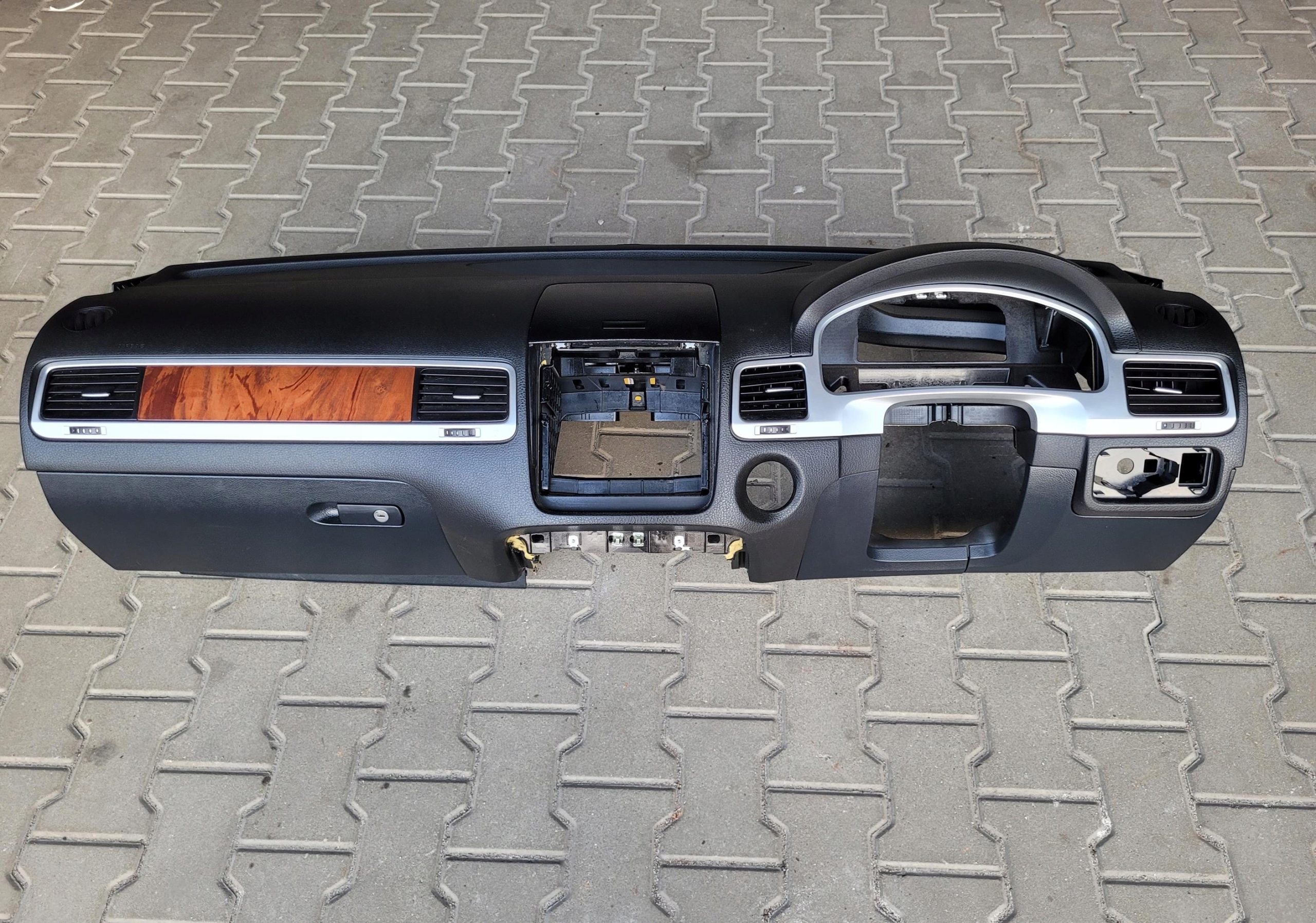 dashboard cockpit console DASHBOARD UK ANGLIK VW TOUAREG II 2 7P