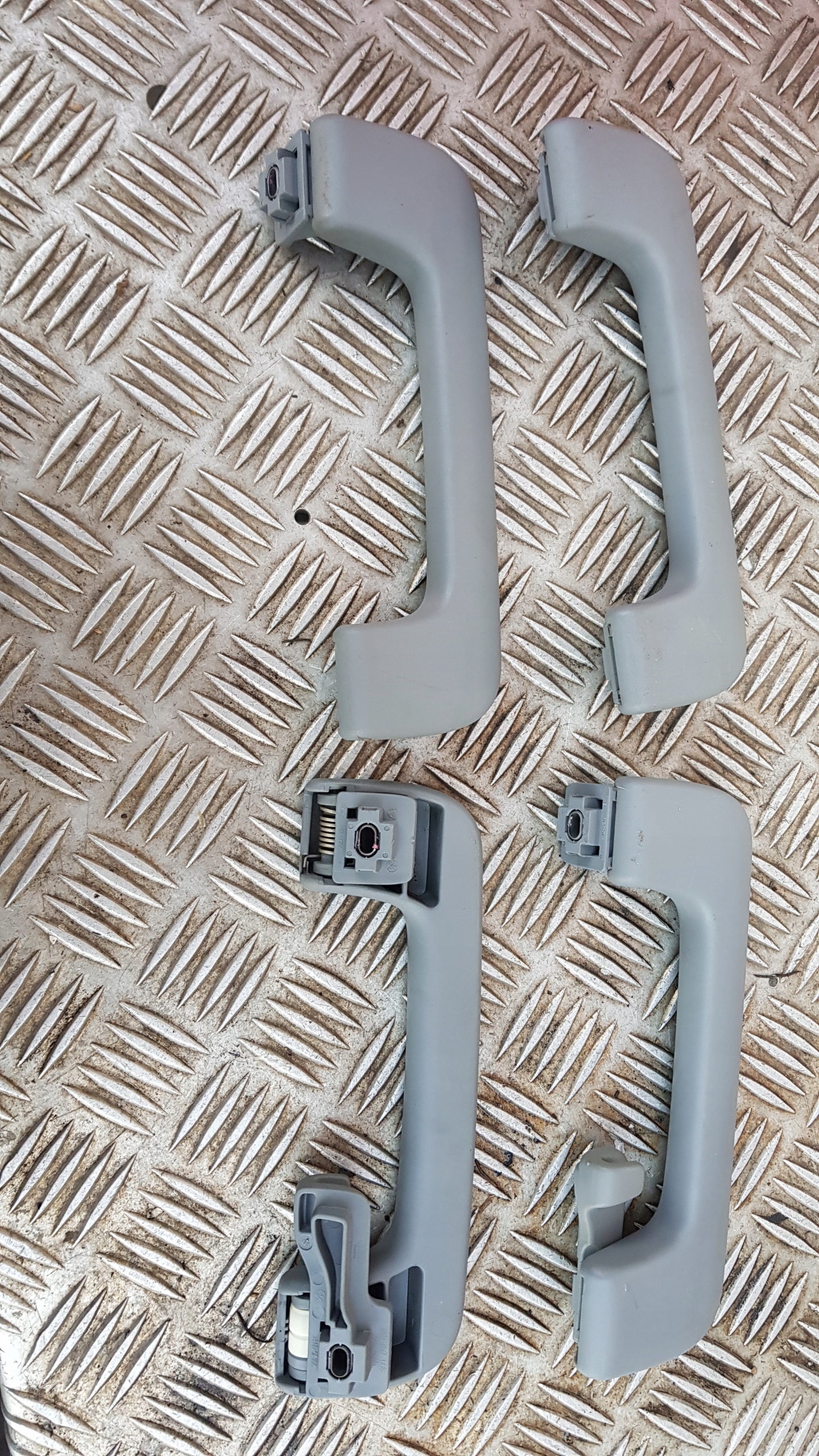 AUDI A4 B6 B7 ručka střechy 8E0857608