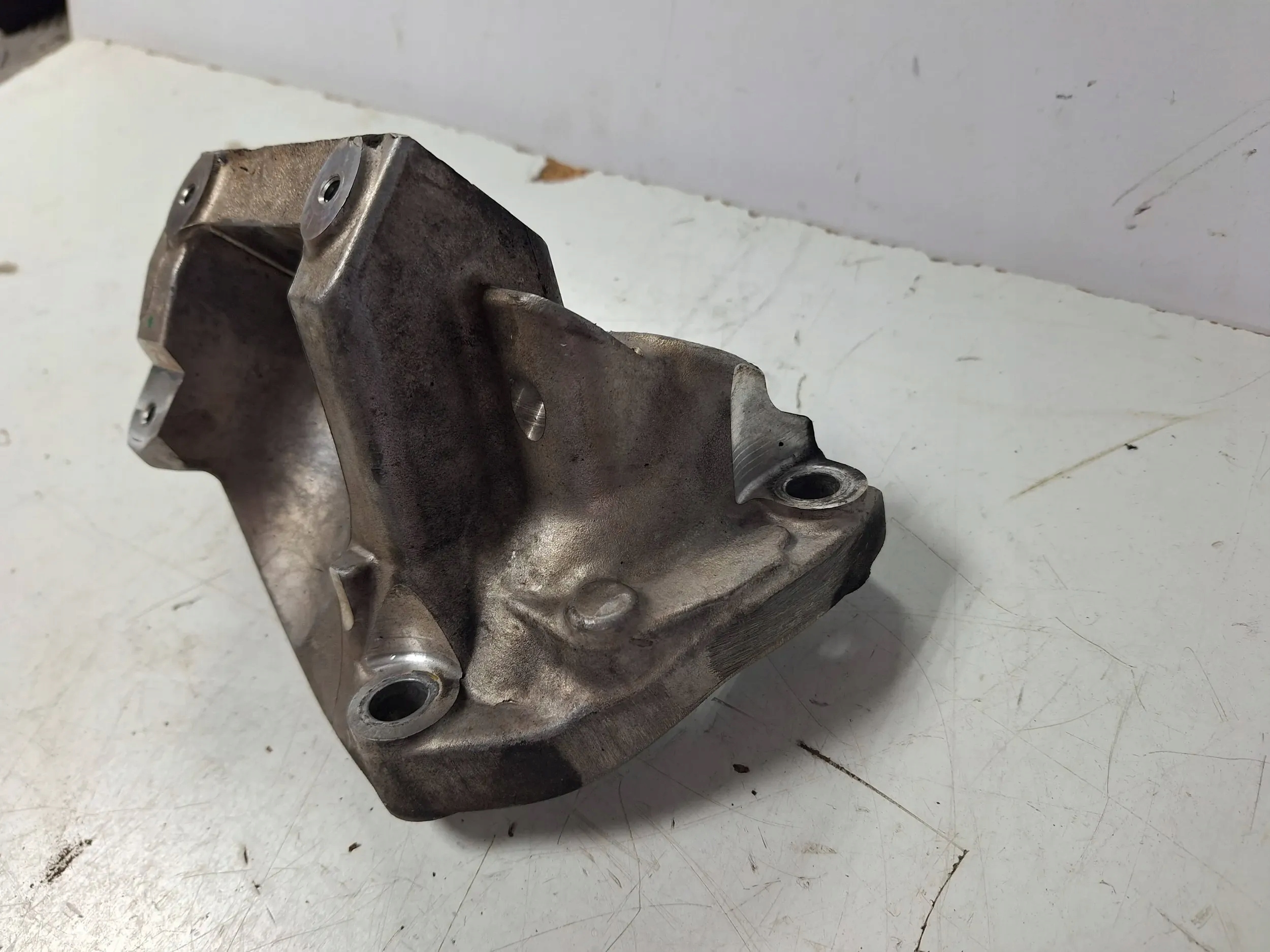 engine mount left 670051310 Alfa Romeo Giulia QV 2.9i