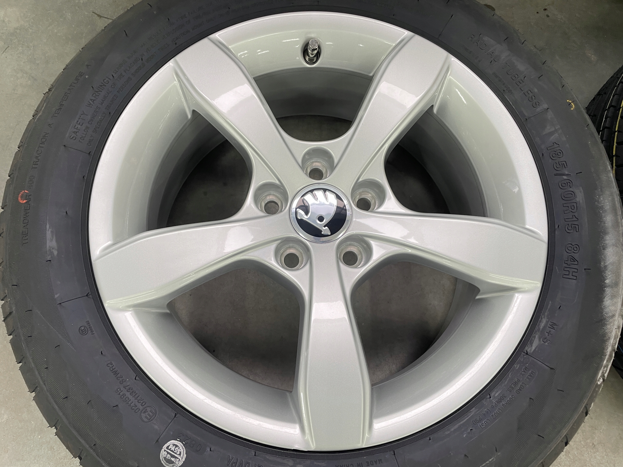 SKODA FABIA KOŁA LETNIE 185/60R15 ORYGINALNE NOWE Rozstaw śrub 5x100