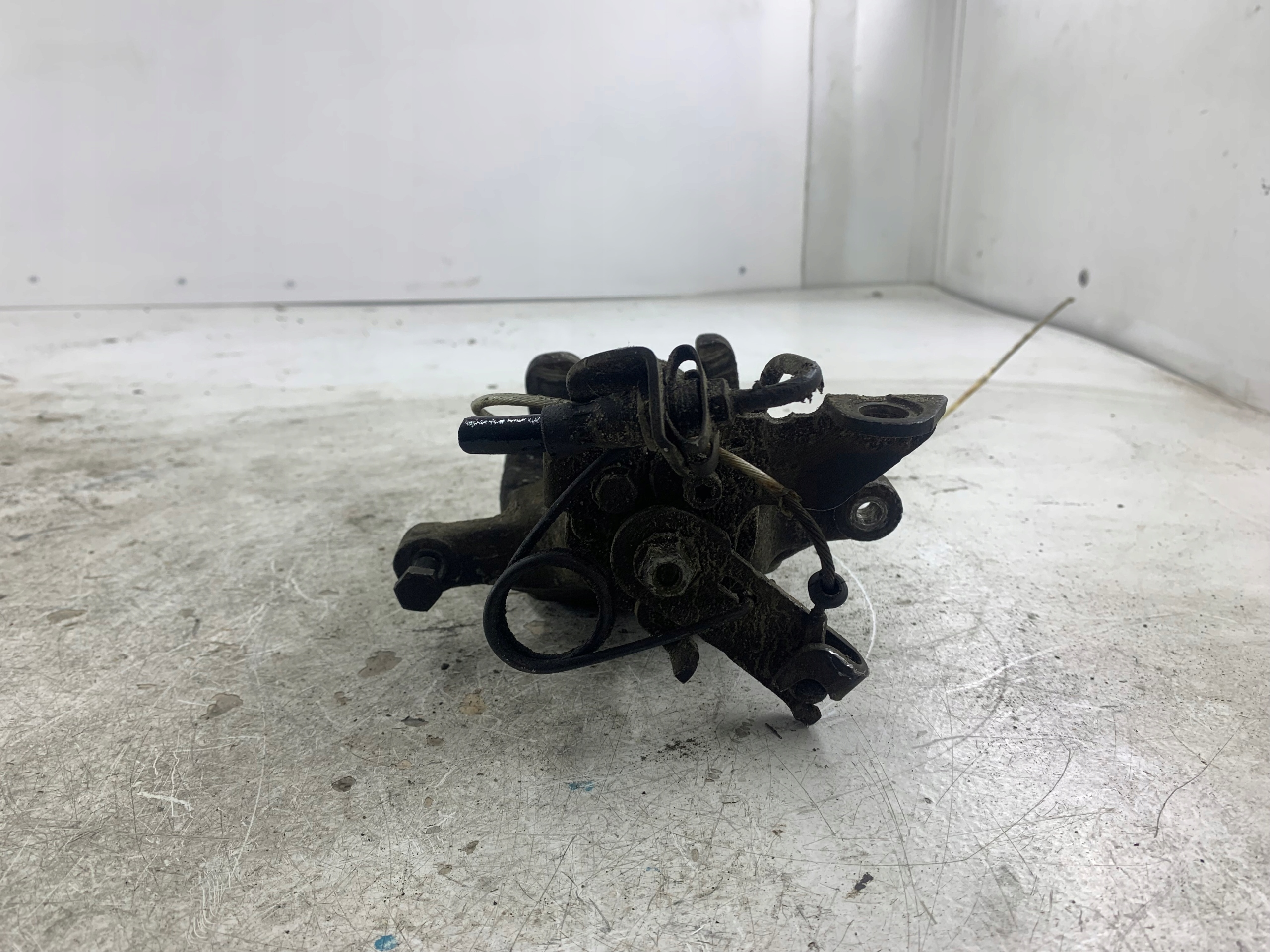 VW PHAETON and caliper brake right rear part