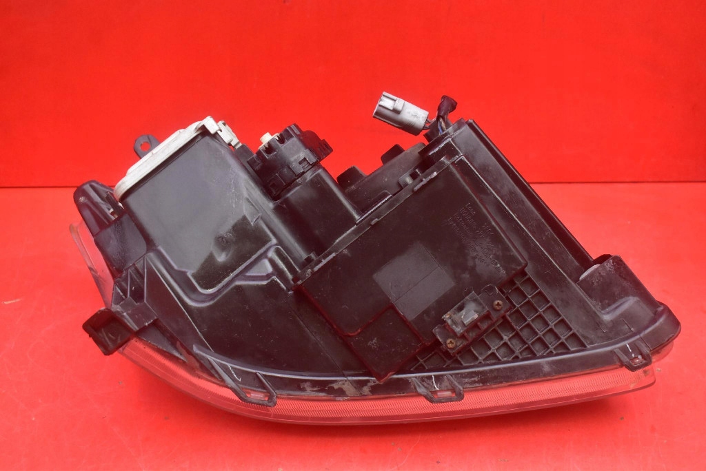 REFLEKTOR left light front lens EU TOYOTA AVENSIS T25 02-06