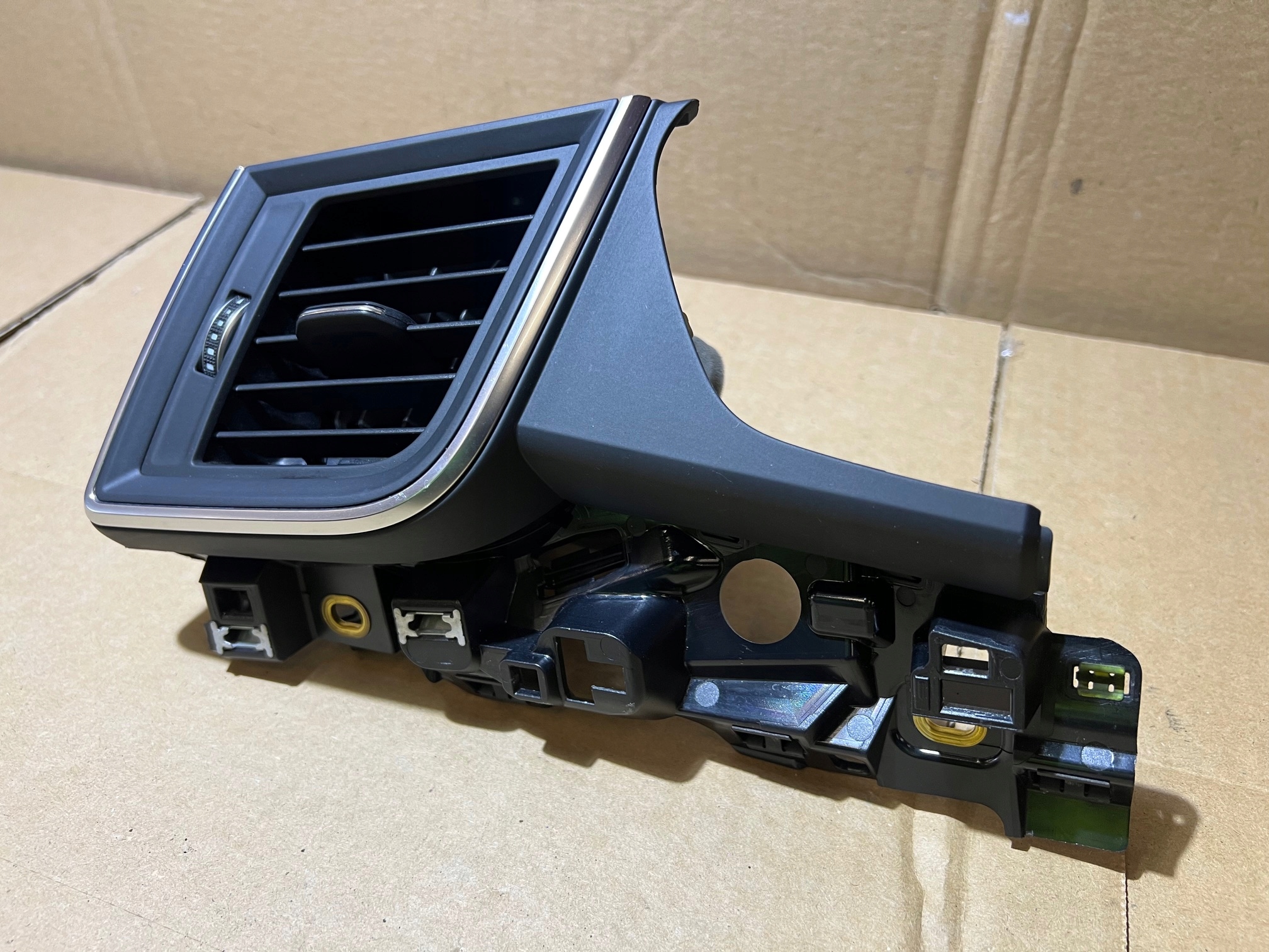 AUDI Q5 80A Gauche Bouche aération tableau bord 80B820901
