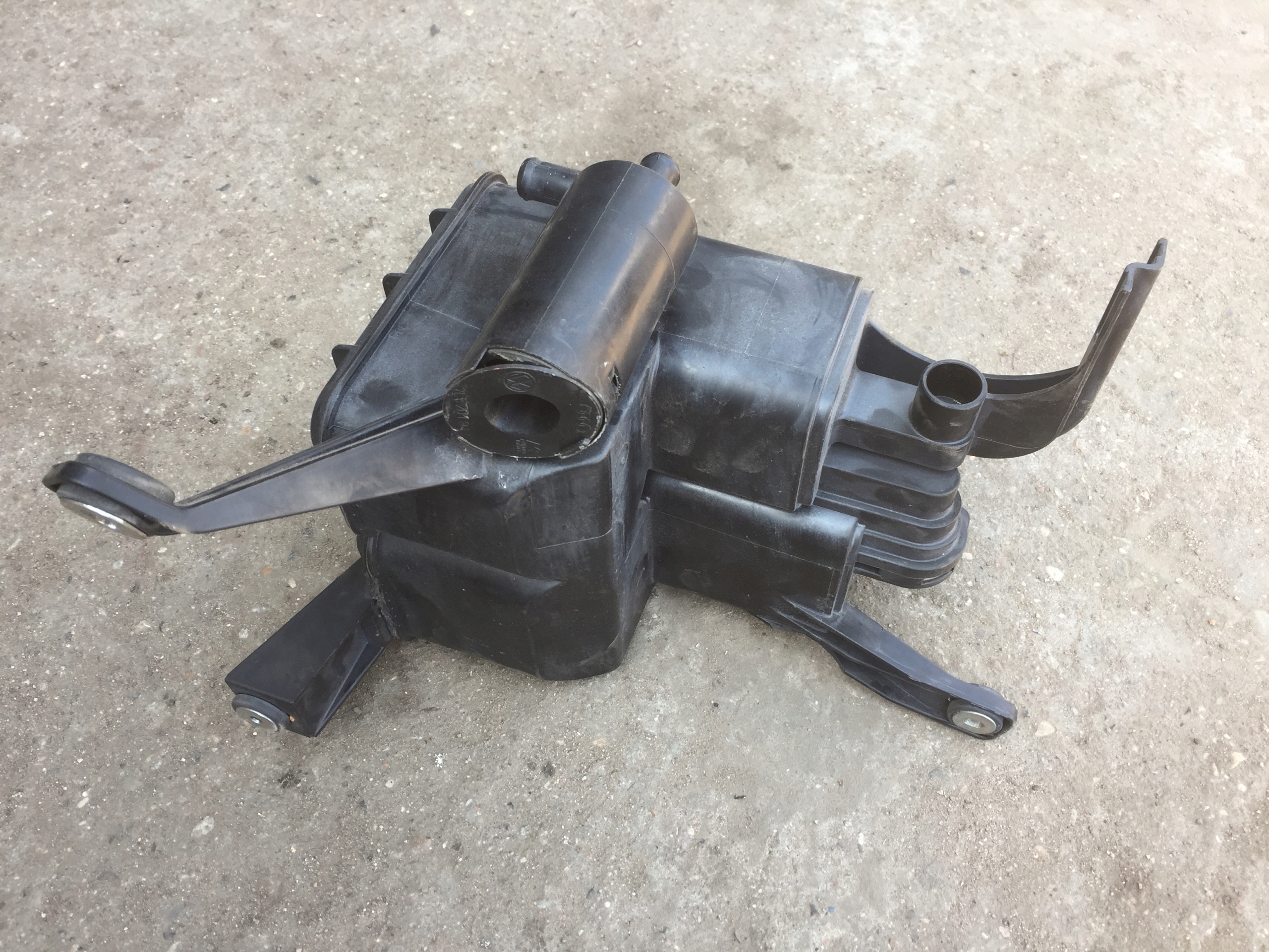 AUDI Q7 4L 3.6 FSI karbonski filter 7L8201801