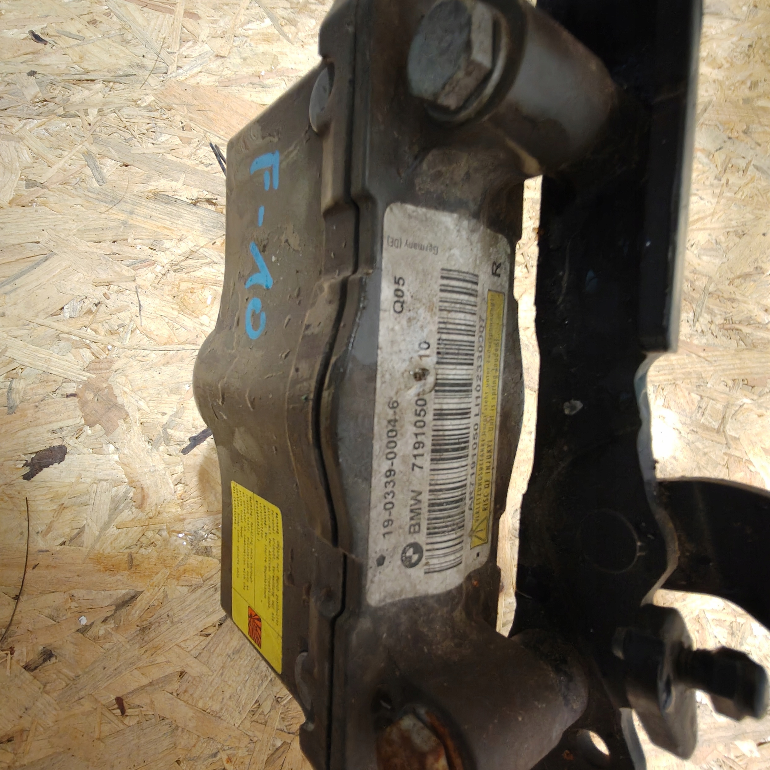 hinge bonnets right left PIROTECHNICZNY BMW 5 F10
