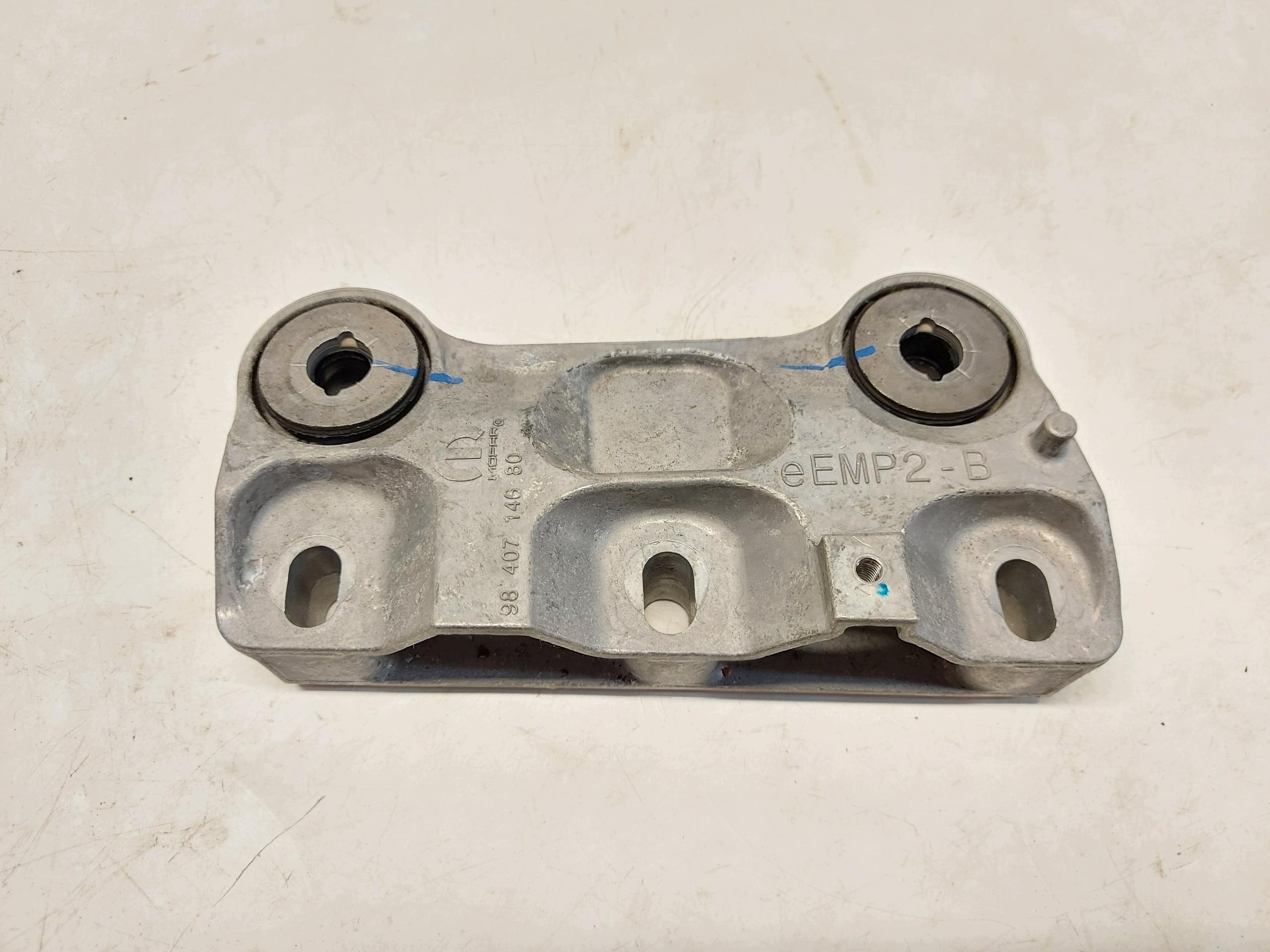 Peugeot 5008 III E5008 Support Support plaque 9840714680