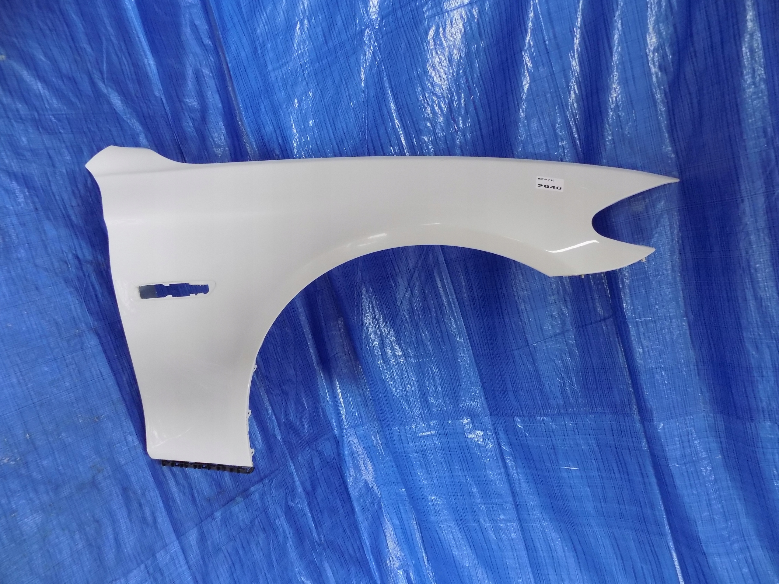fender right front right front BMW 5 F10 2012R BIALY