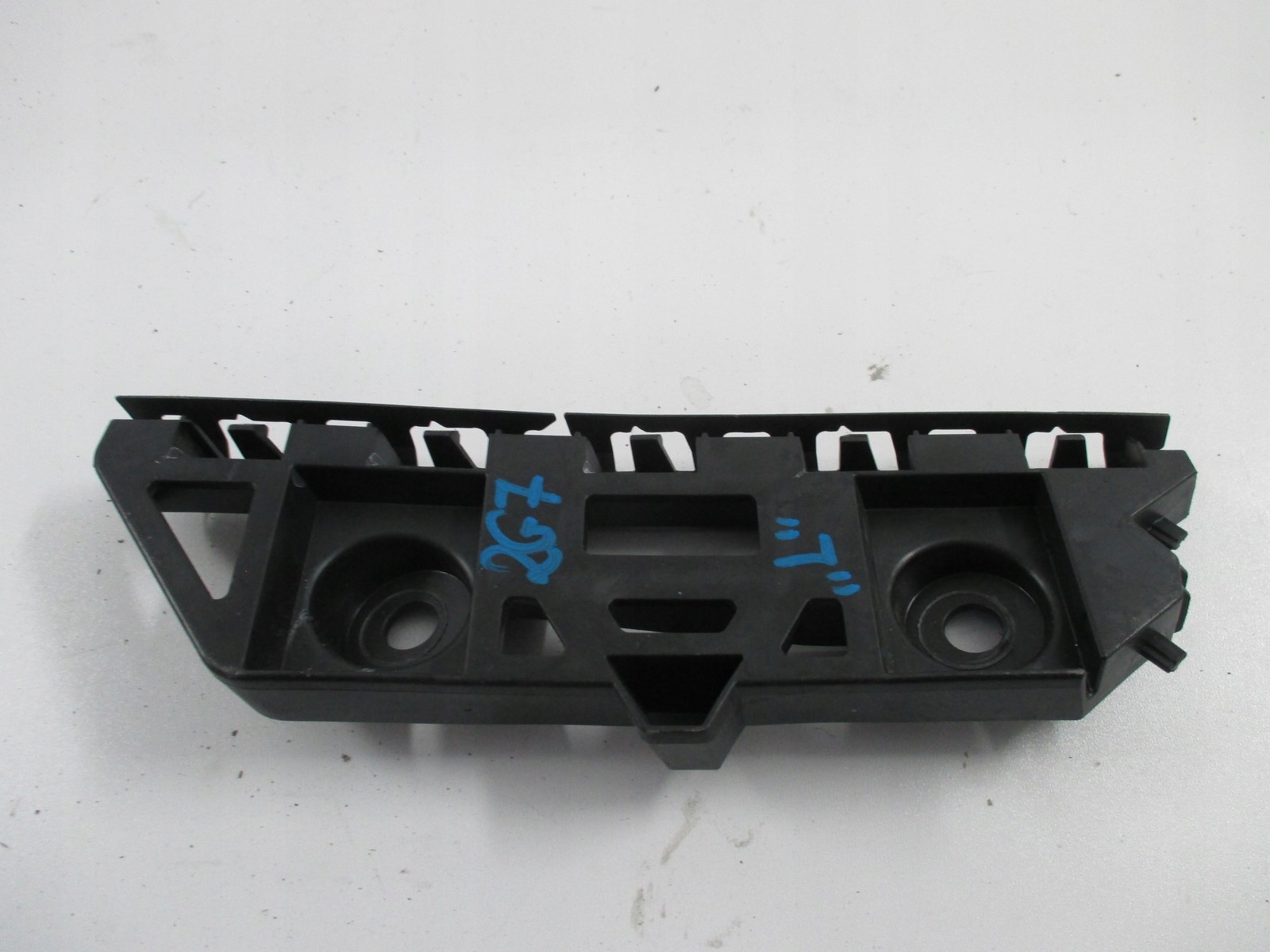 držiak VW TAIGO 2G7 2G7807393 ľavý