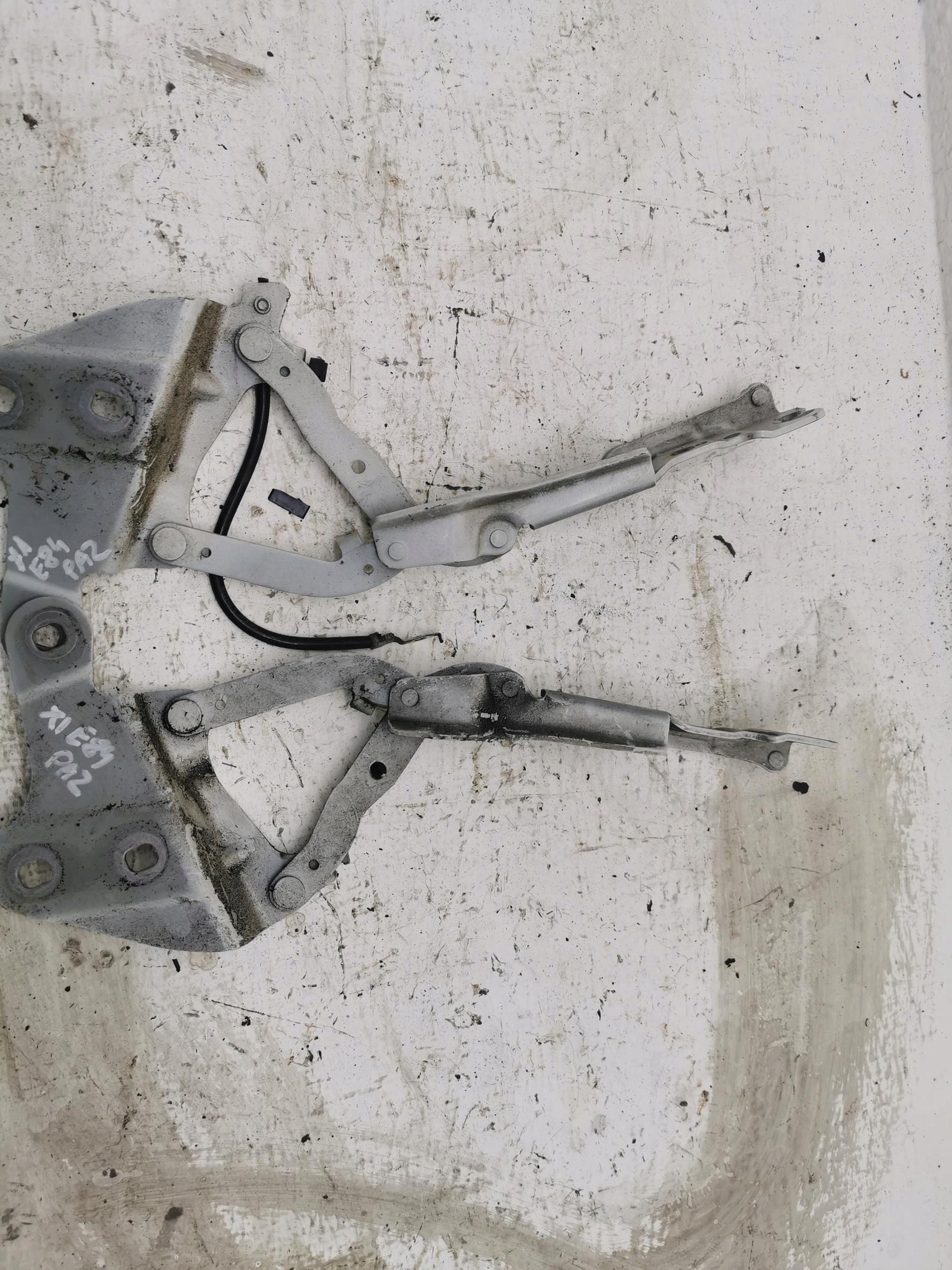 bonnet hinges right left BMW X1 E84 / LCI 09-15
