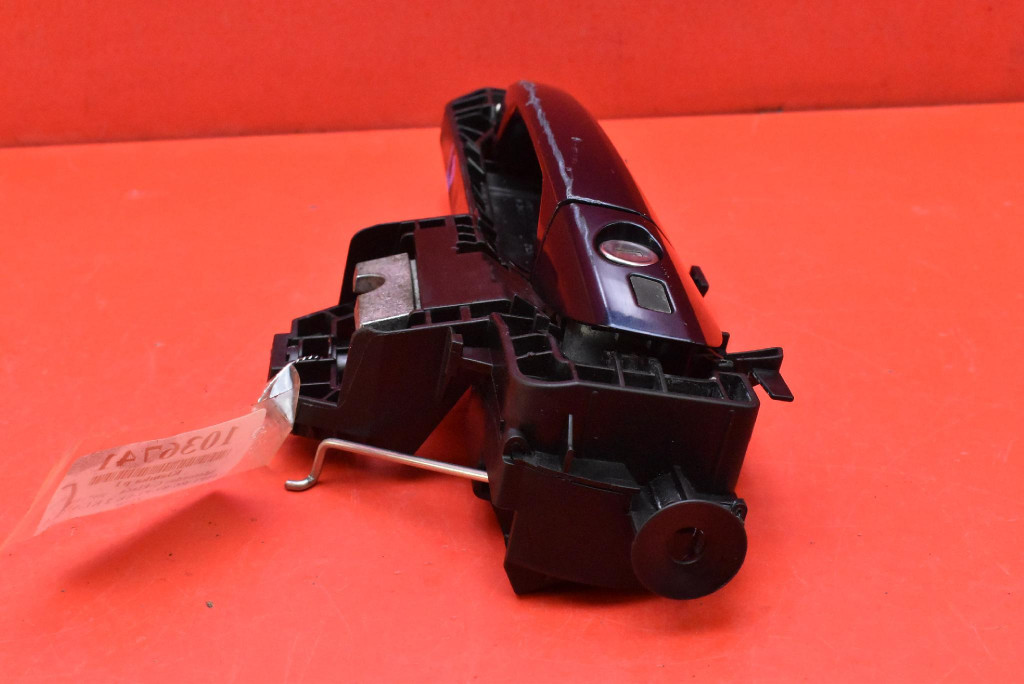 handle left front front GRANATOWA MERCEDES C-KLASA W204 07-12