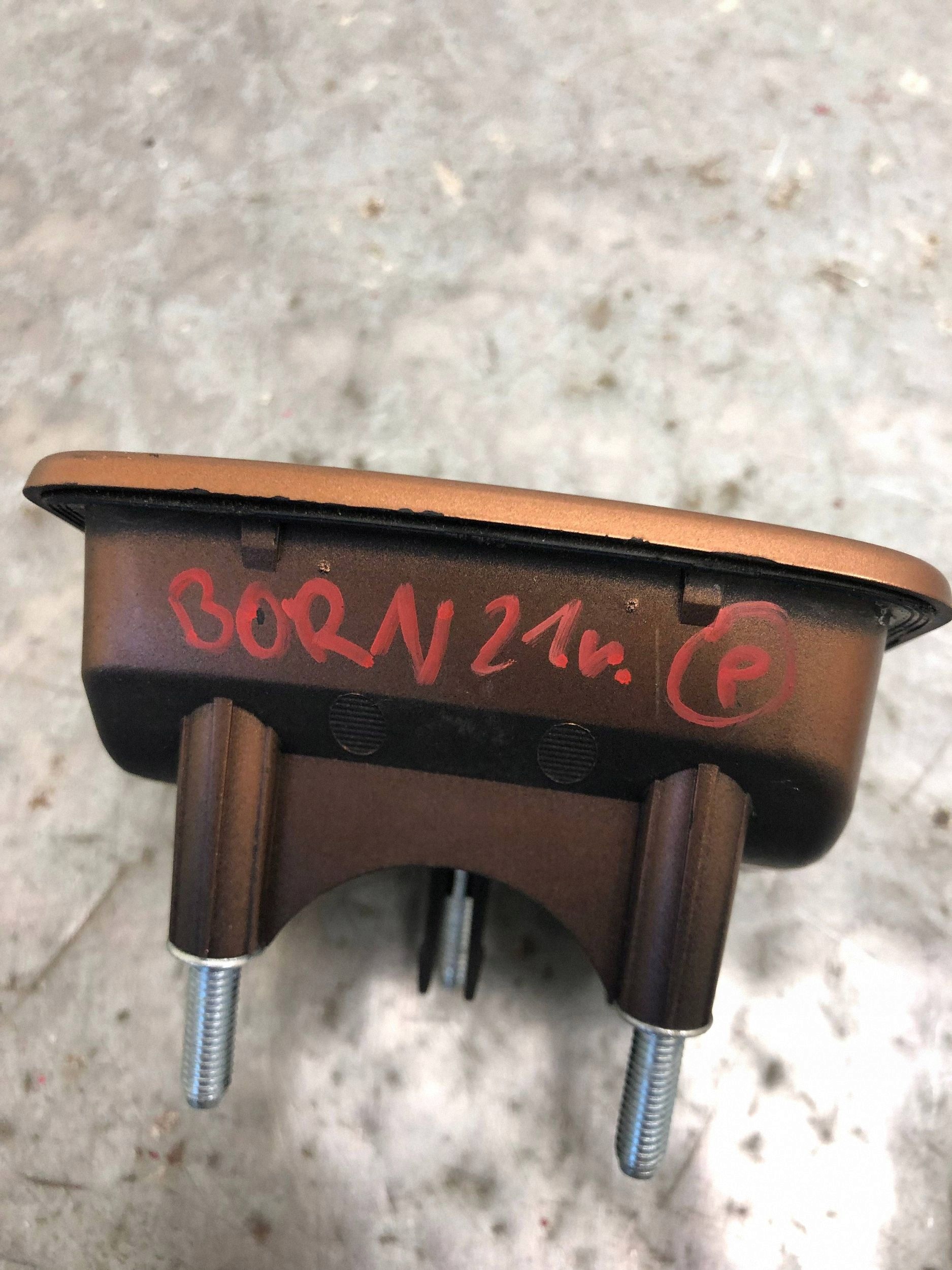 Poignée Poignée pour l’ouverture du capot CUPRA BORN 10E827565A