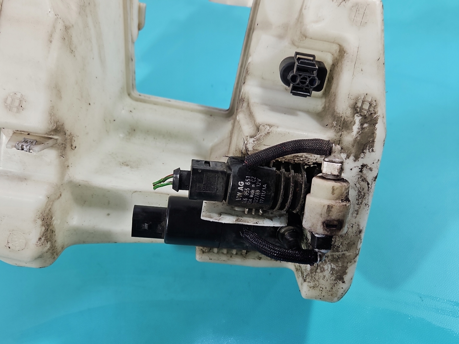 бачок омывателя жидкости vw PASSAT B7