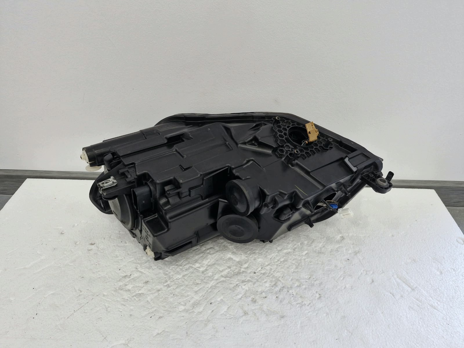 light right VW Caddy Bi-Xenon LED