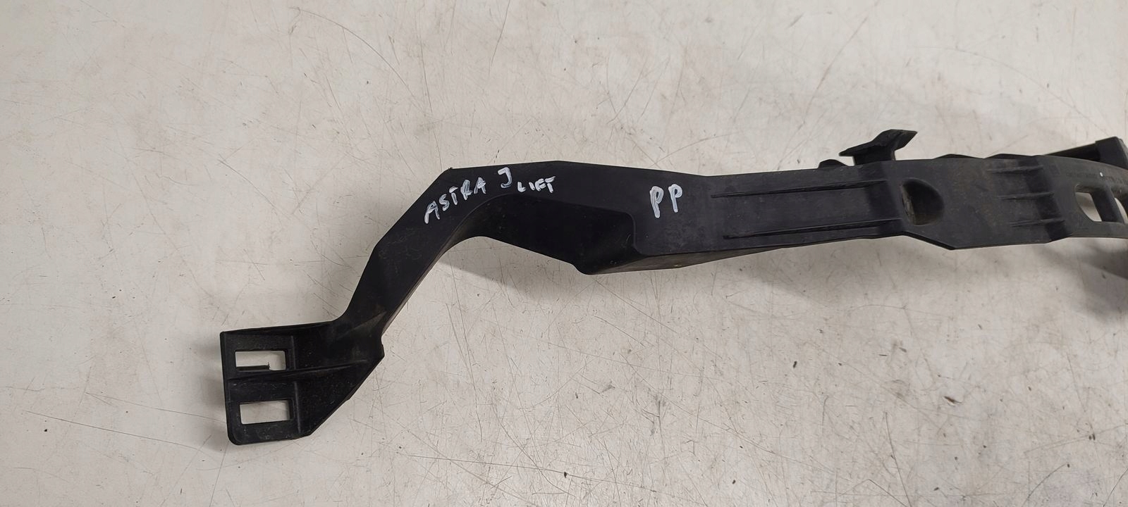 bumper bracket right front Opel Astra J LIFT 1,6