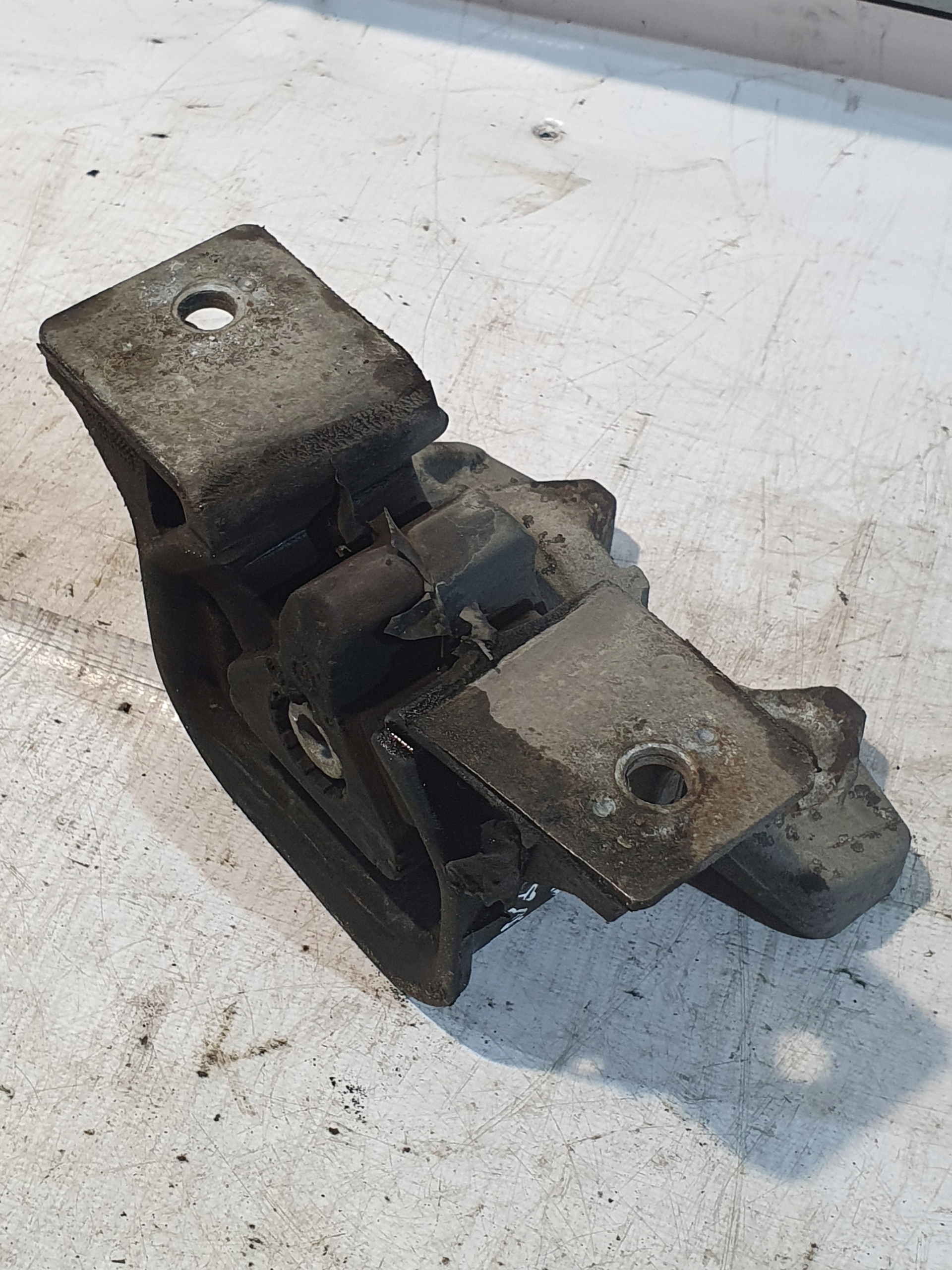 engine mount OE 92 27 881 OPEL MERIVA A and 1.6B 04r.