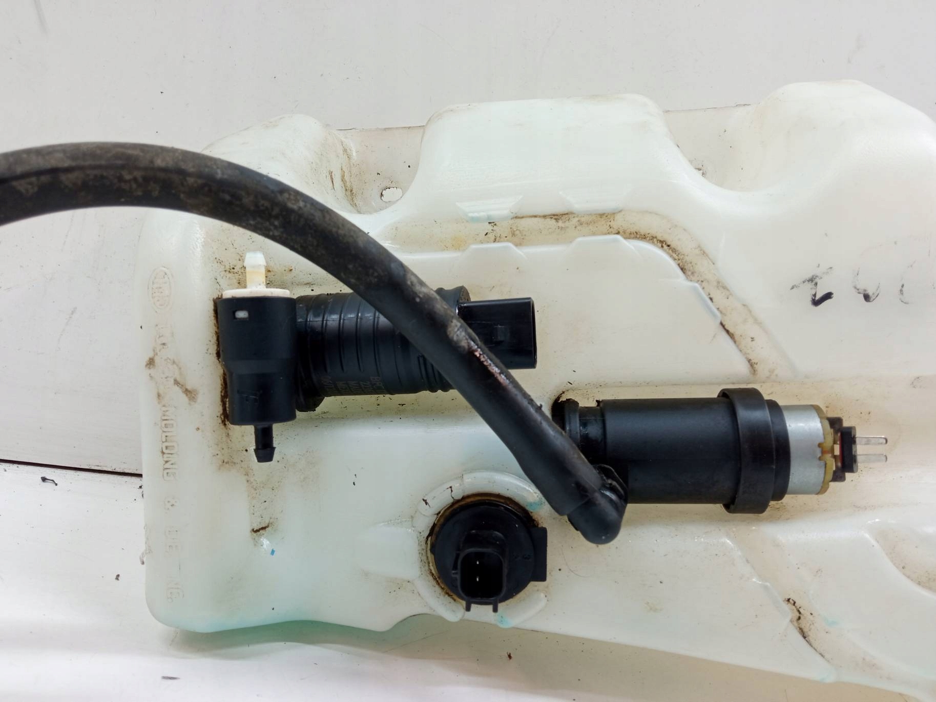washer fluid tank KL 68104800 Jeep Cherokee V (2014- )