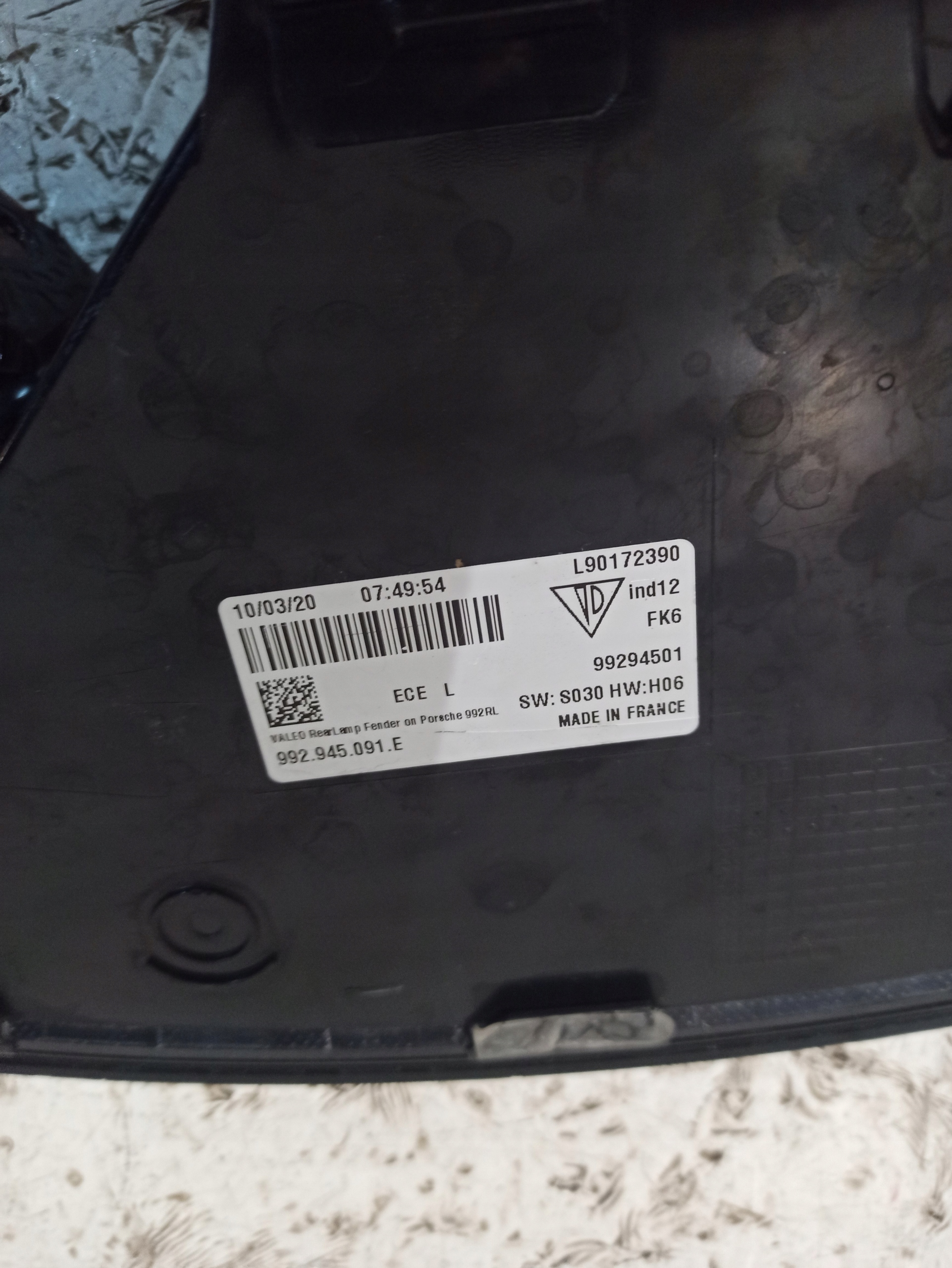 PORSCHE 911 992 LAMPA LEWY TYŁ TYLNA LEWA Jakość części (zgodnie z GVO) O - oryginał z logo producenta pojazdu (OE)