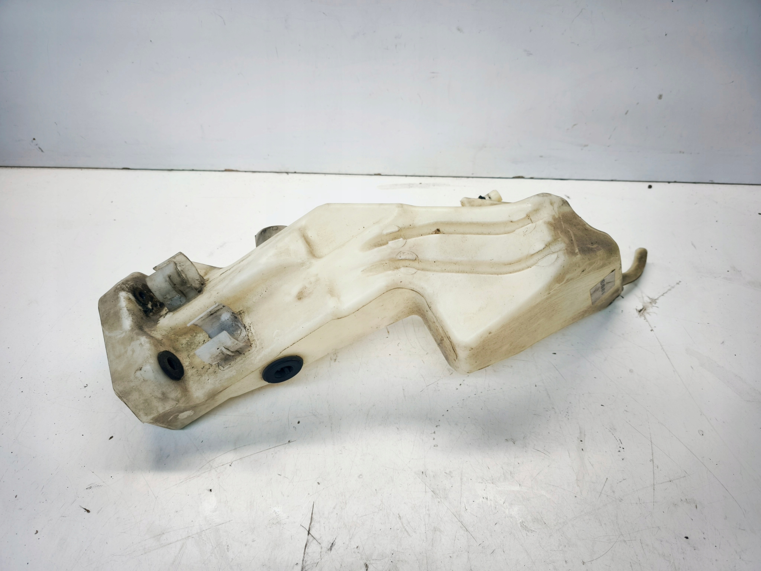 spremnik gasa DO mlaznice ispod XENON AUDI A4 B6 8E5955451N