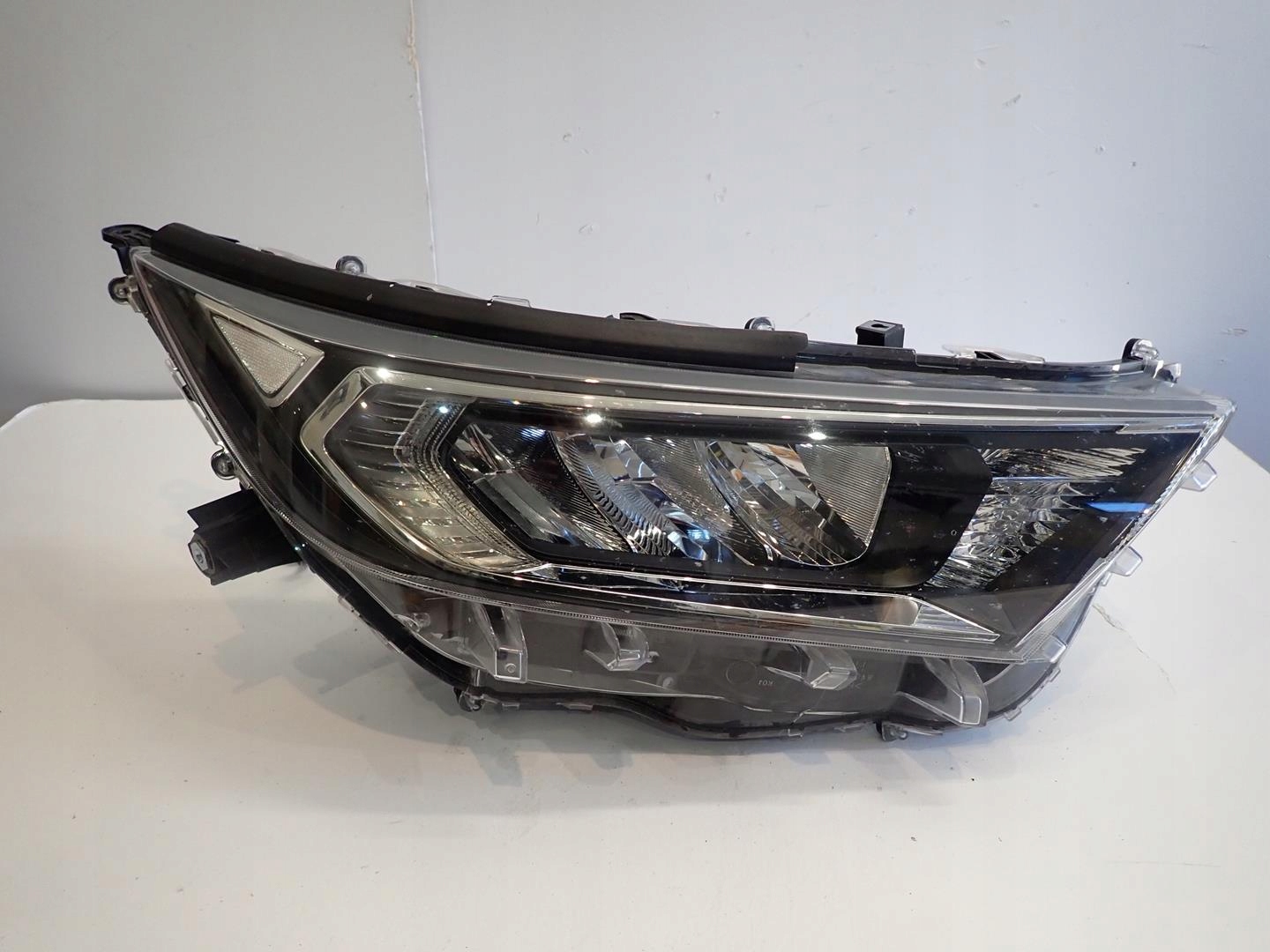 light front right TOYOTA RAV4 V 18- FULL LED