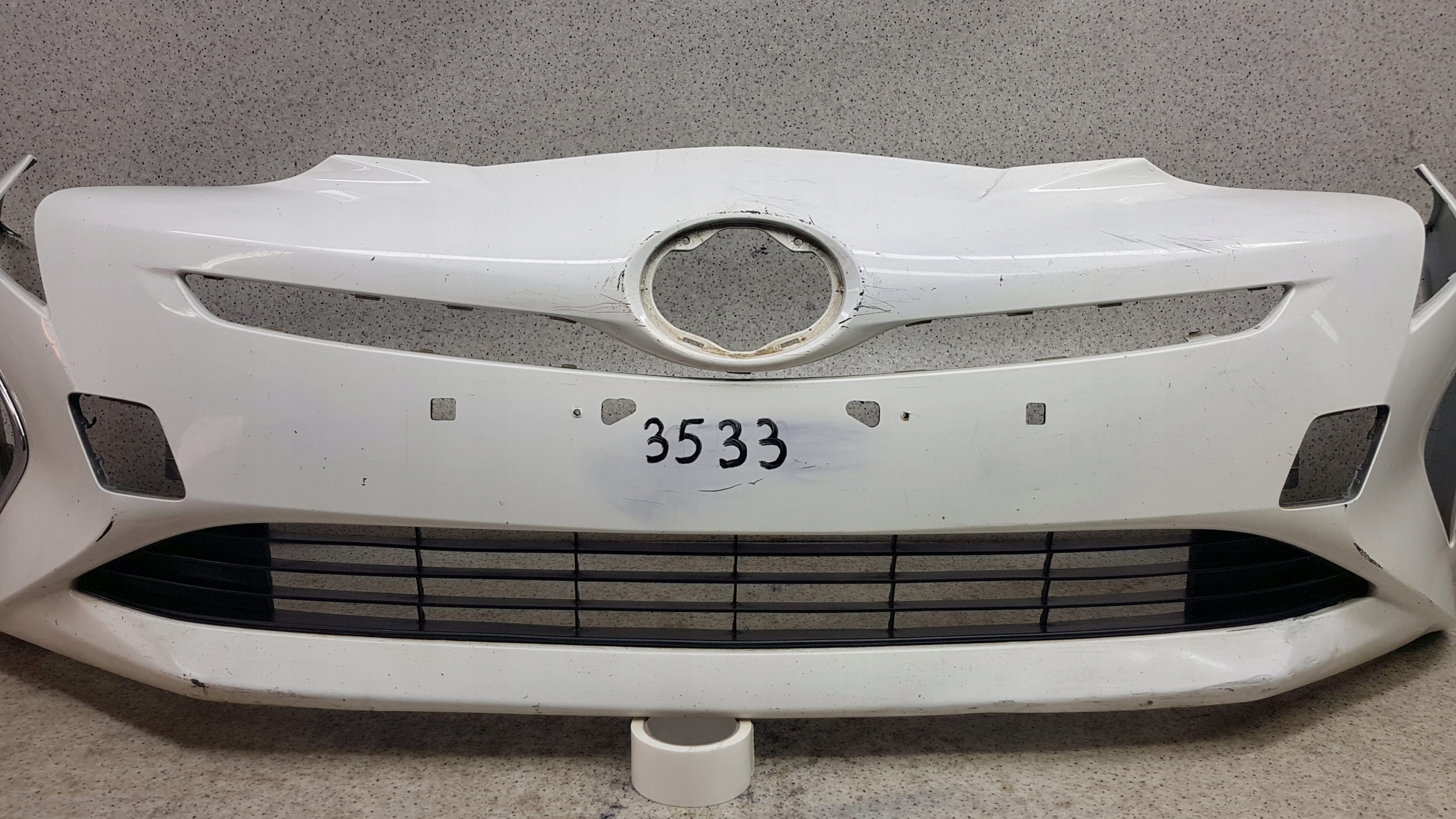 TOYOTA PRIUS IV 4 2016 - bumper front 3533
