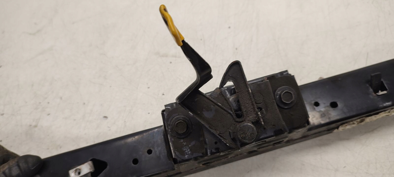 support panel for radiators pillar iron sider Opel Zafira C