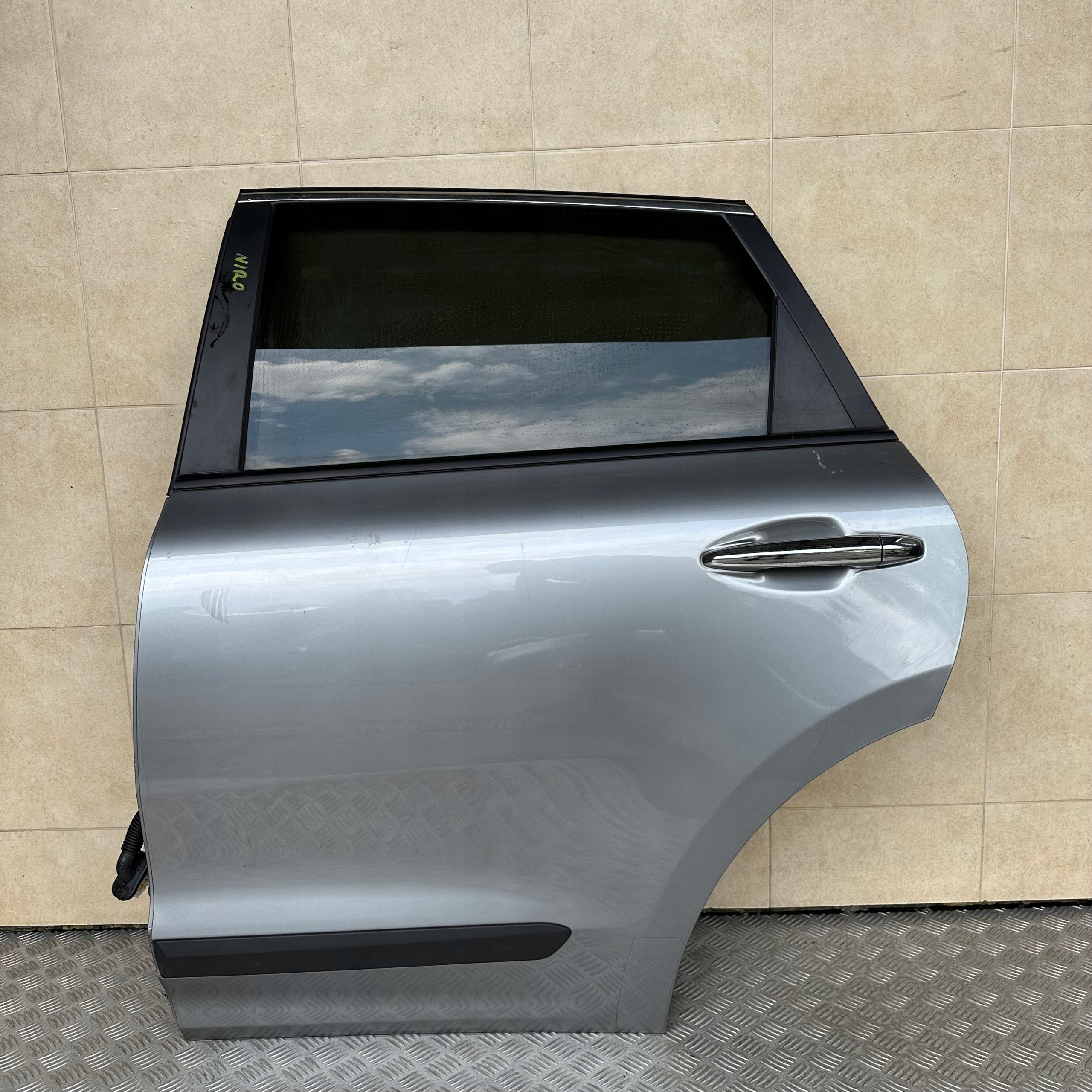 DOOR LEFT COMPLETE KIA NIRO LIFT 2019 ROK