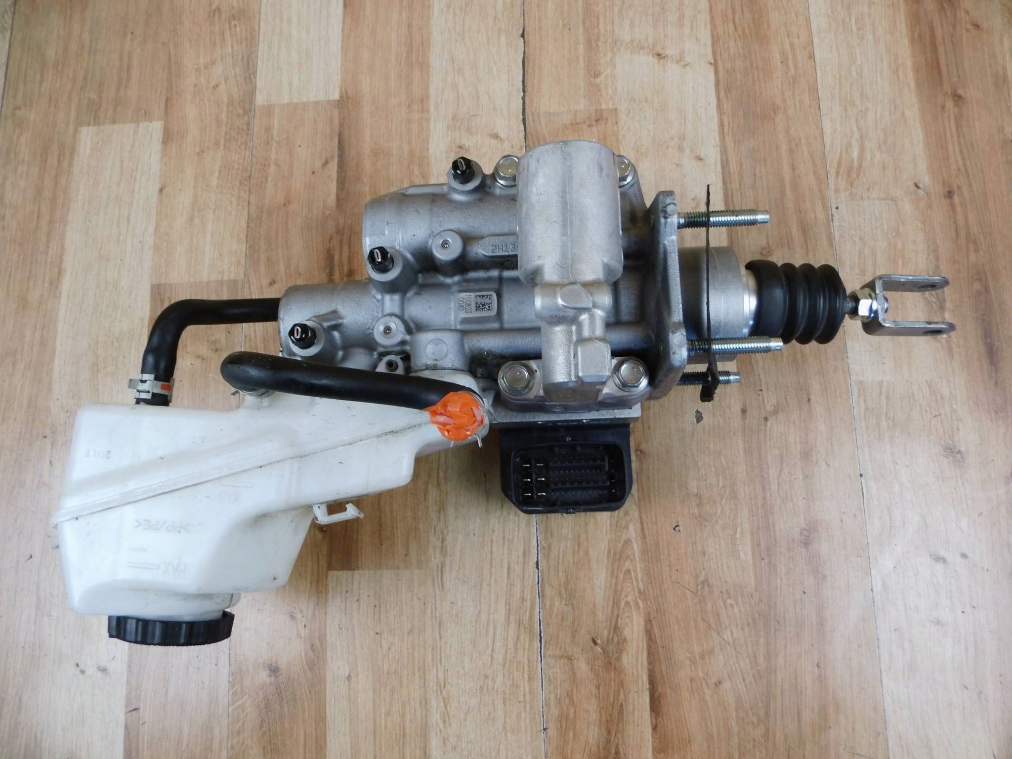 Toyota Corolla E21 2.0 HYBRID Servofreno 47210-12501