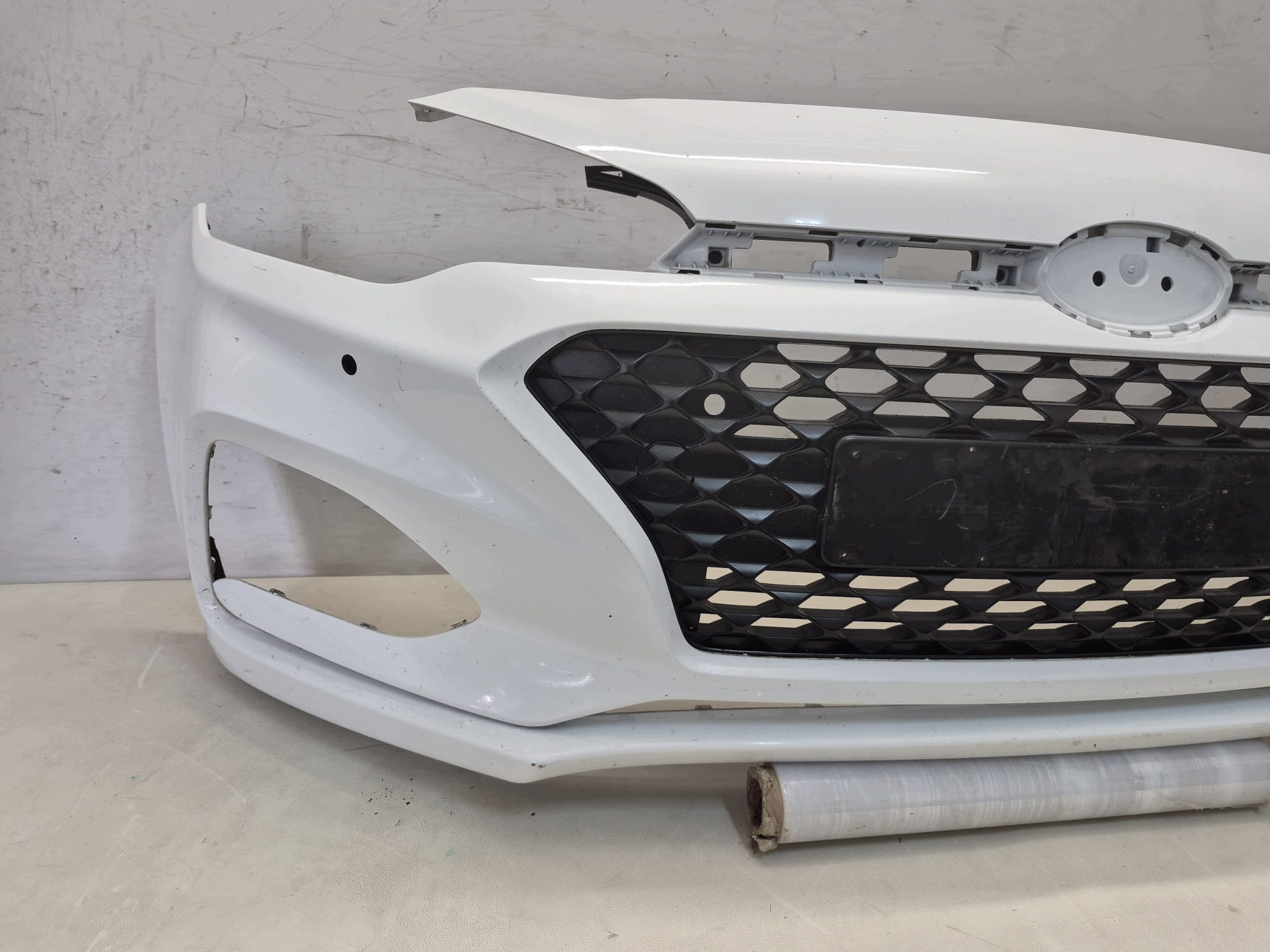 HYUNDAI I20 II 2 LIFT 18- bumper front front grid 86569-C8BA0